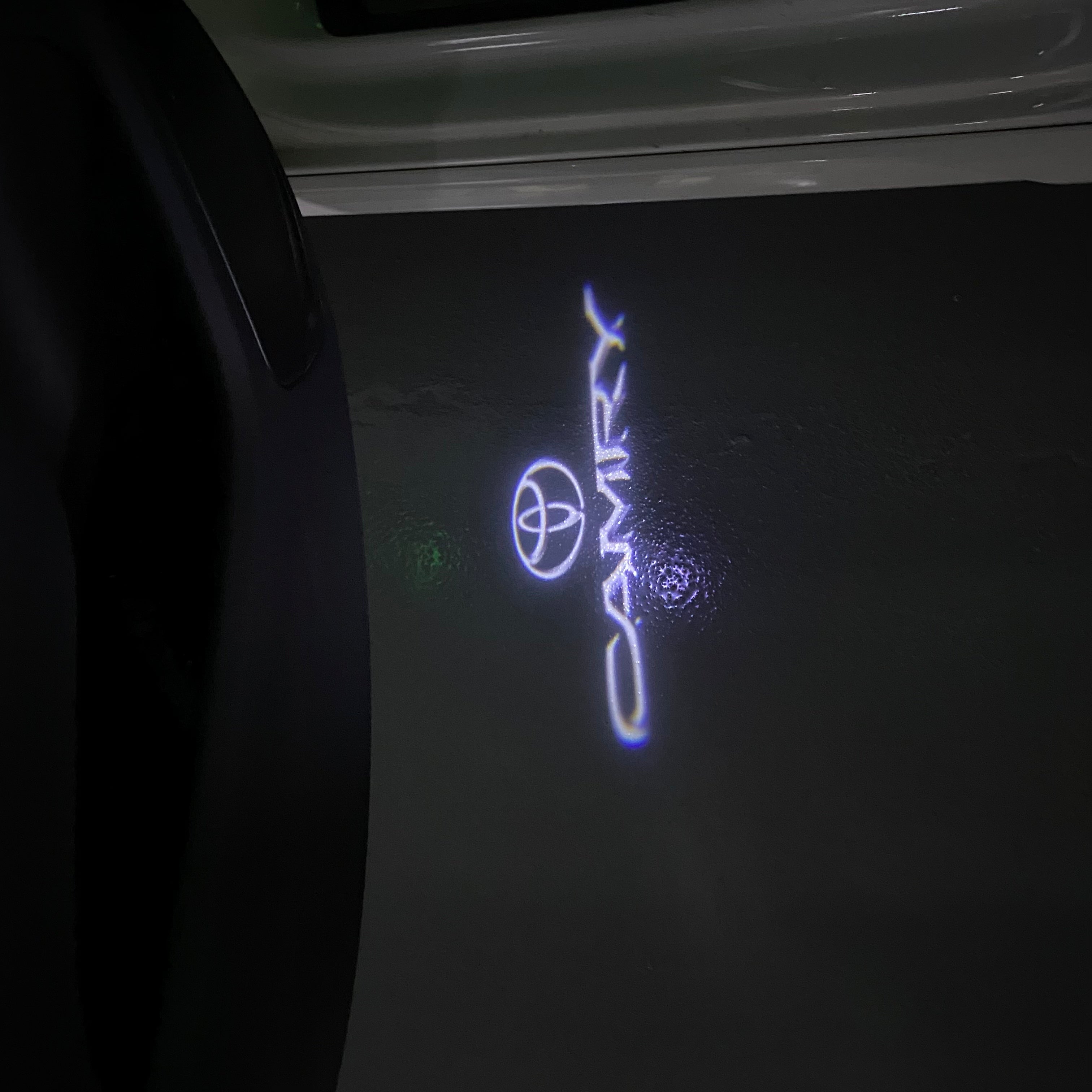 Toyota LOGO PROJECROTR LIGHTS Nr.02 (cantidad 1 = 1 juego/2 luces de puerta)