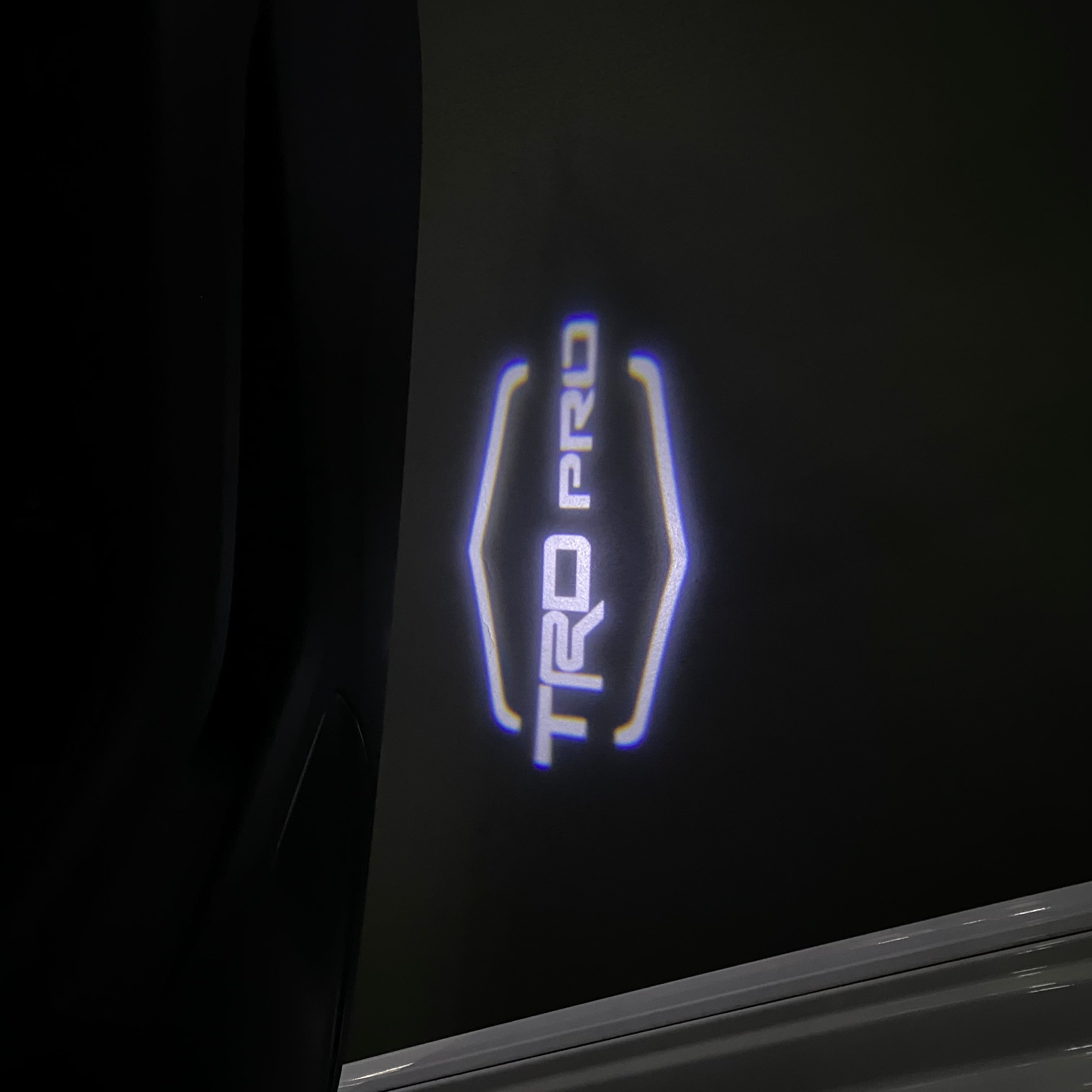 TRD LOGO PROJECROTR LIGHTS  (quantity 1 = 1 sets/2 door lights) Nr.0G48