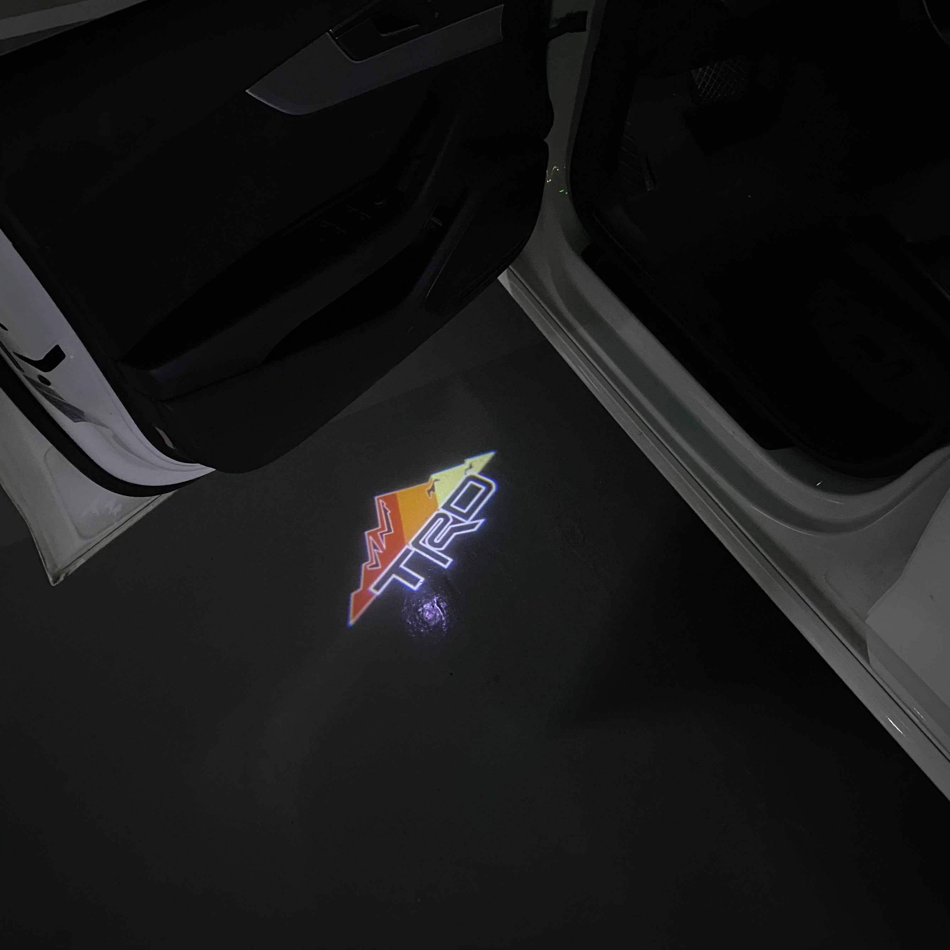 Toyota LOGO PROJECROTR LIGHTS Nr.02 (cantidad 1 = 1 juego/2 luces de puerta)