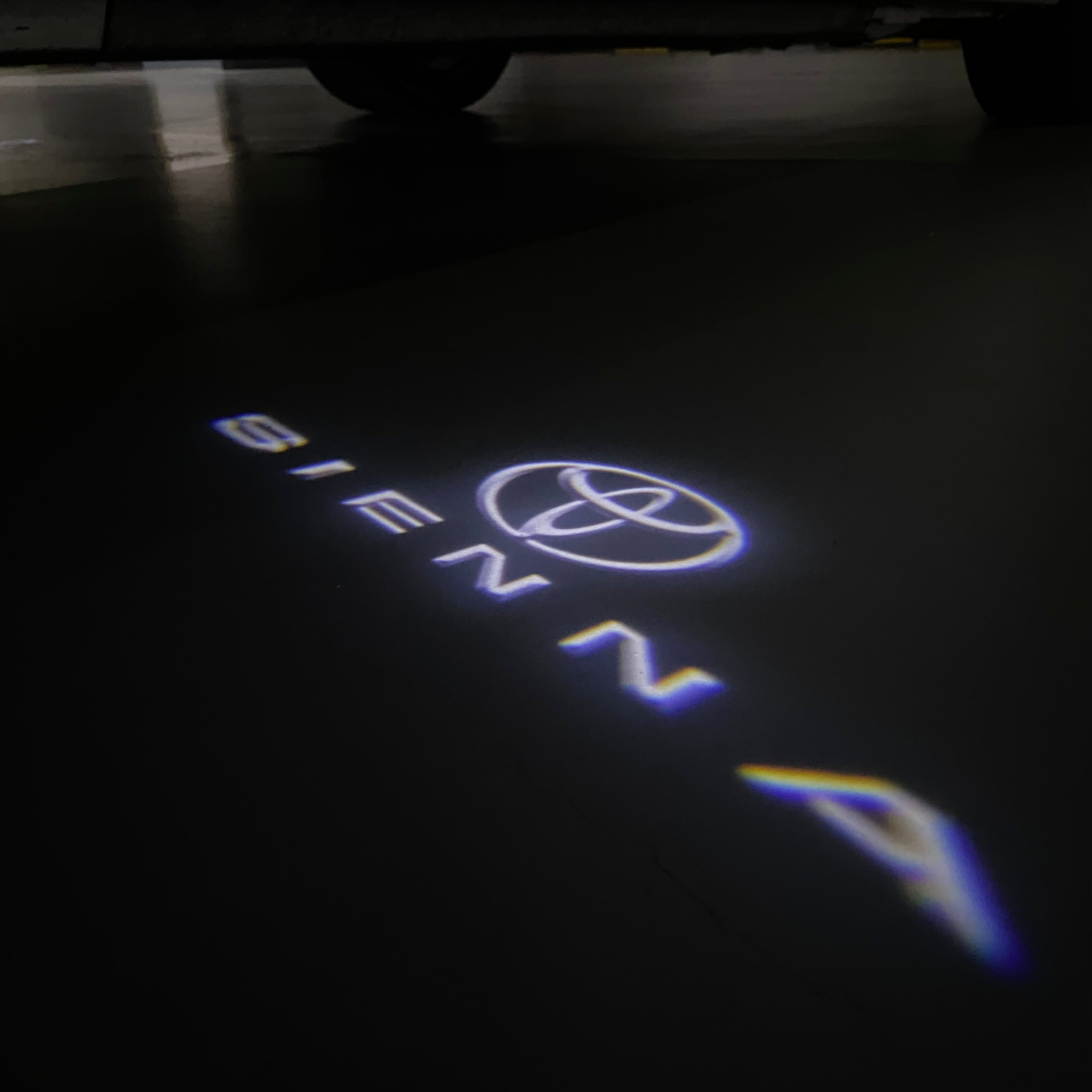 Toyota LOGO PROJECROTR LIGHTS Nr.02 (cantidad 1 = 1 juego/2 luces de puerta)