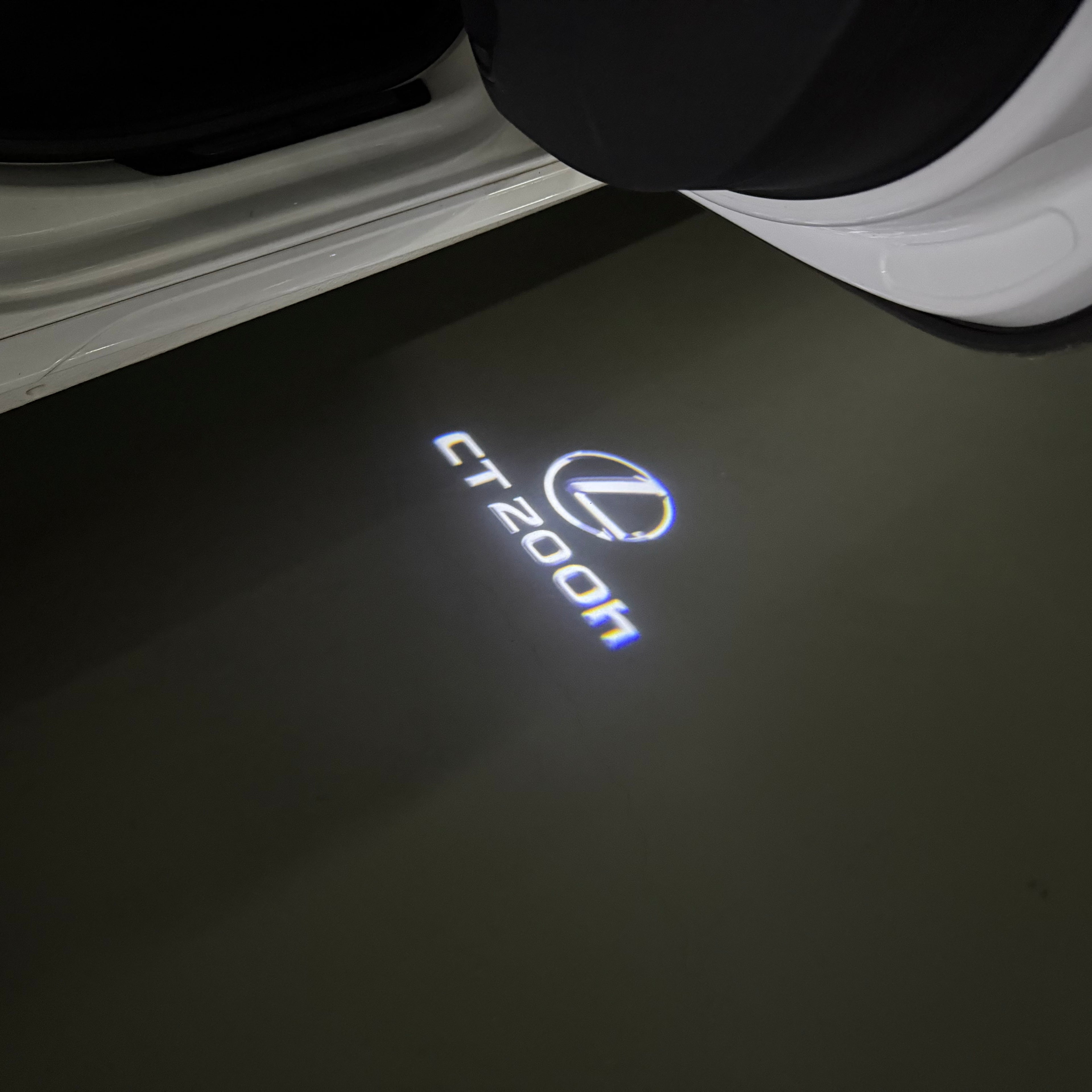 LEXUS LOGO PROJECTOR LIGHTS Nr.01 (الكمية 1 = 1 مجموعة / 2 أضواء باب)