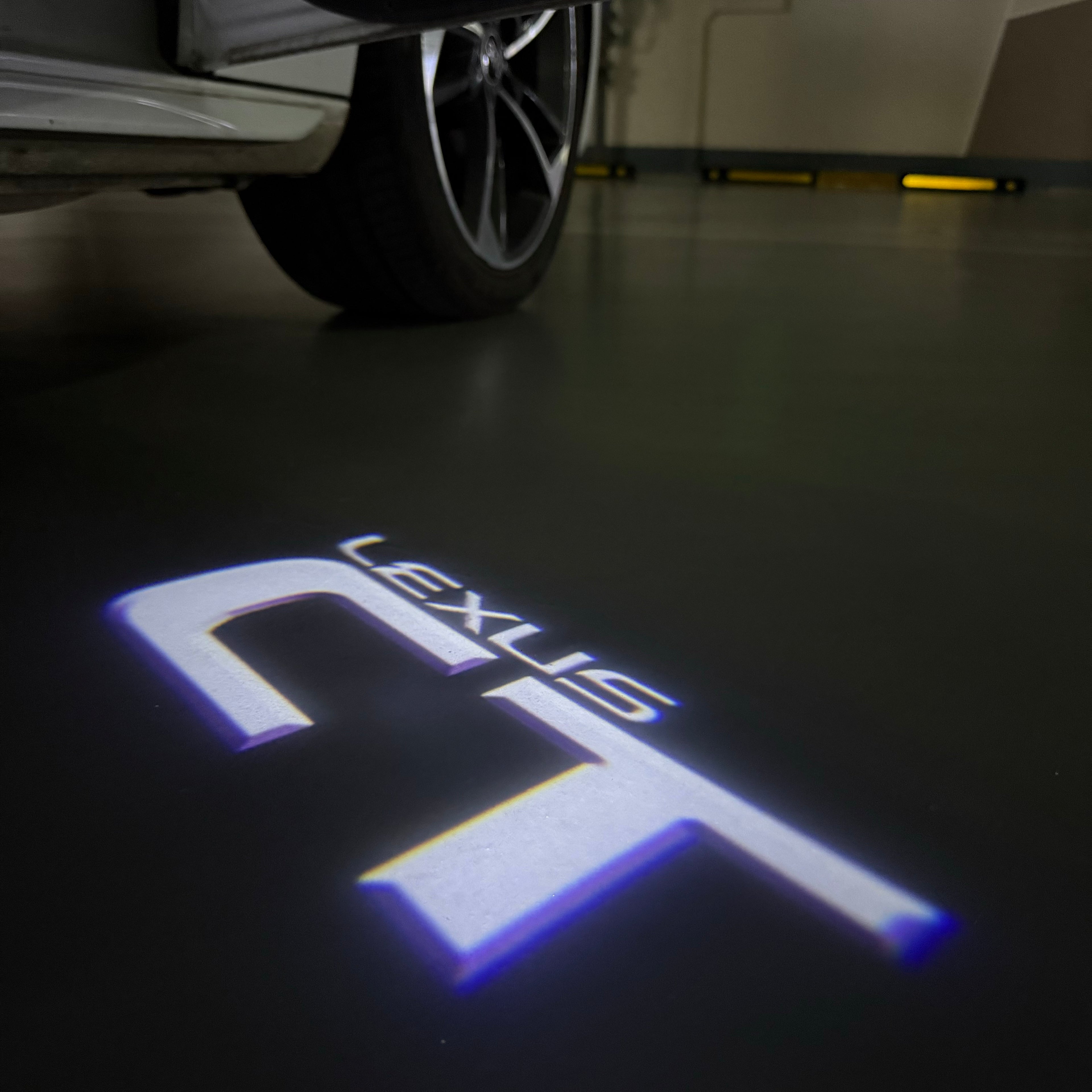 LEXUS LOGO PROJECTOR LIGHTS Nr.01 (الكمية 1 = 1 مجموعة / 2 أضواء باب)