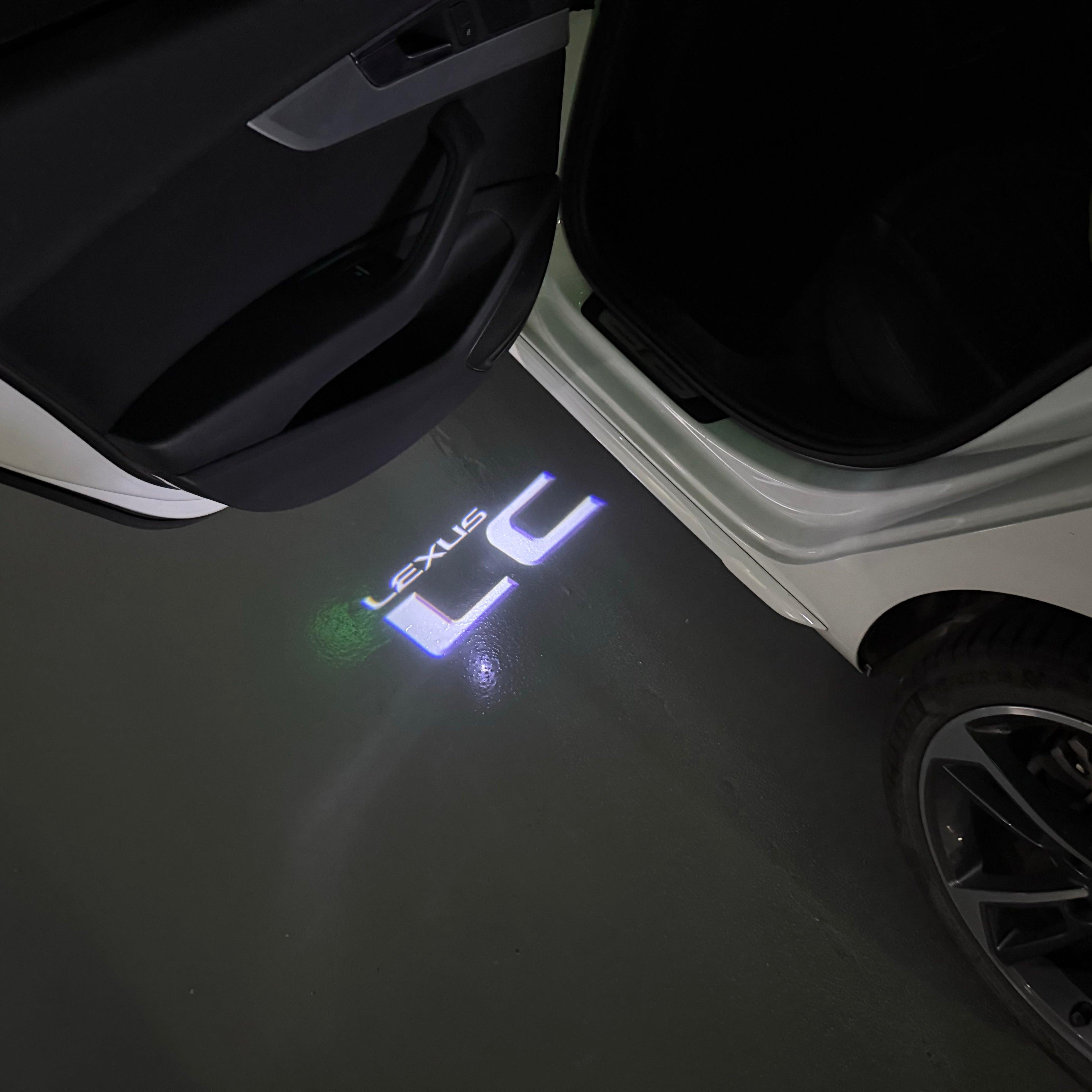 LEXUS LOGO PROJECROTR LIGHTS Nr.01 (Menge 1 = 1 Sets/2 Türleuchten)