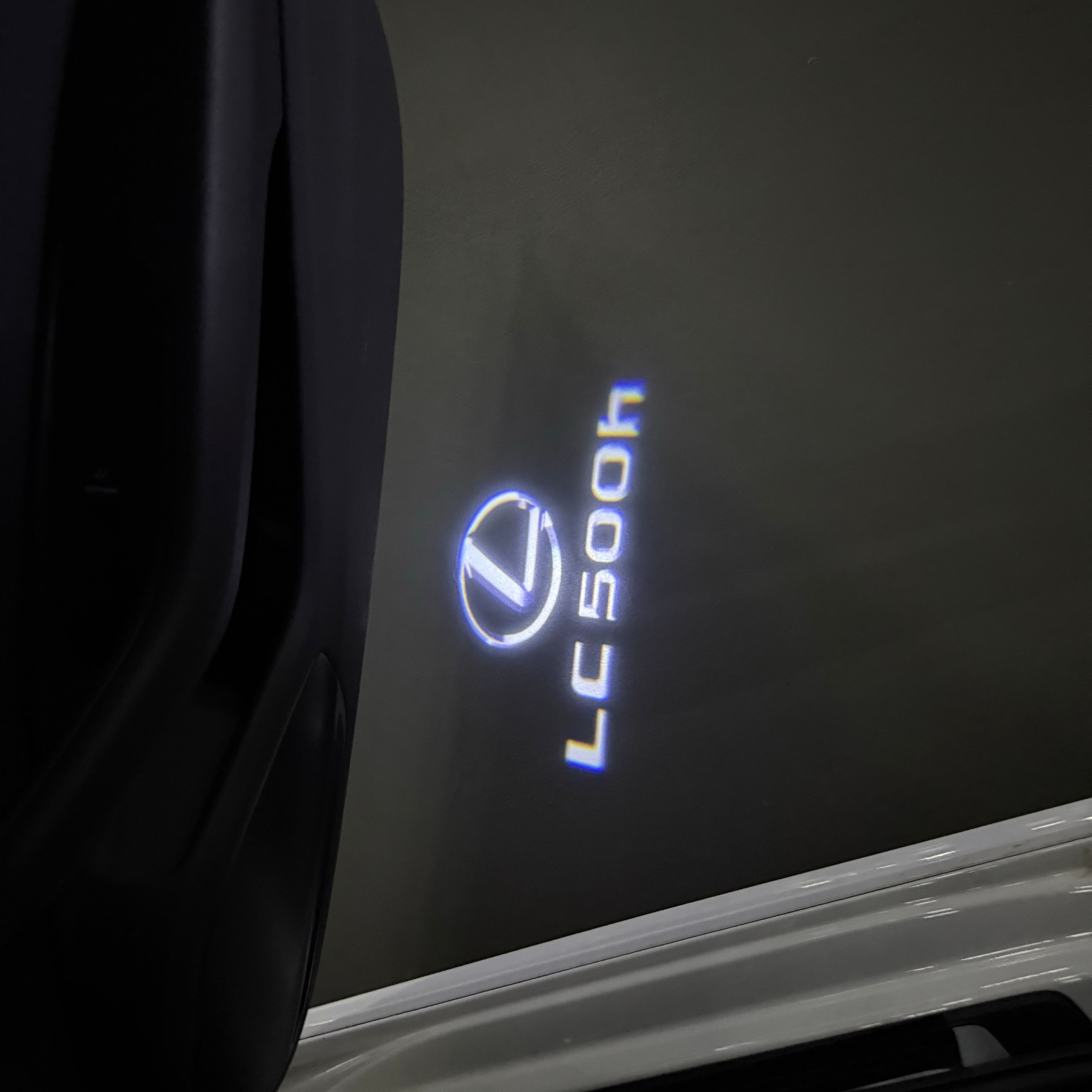 LEXUS LOGO PROJECROTR LIGHTS Nr.01 (Menge 1 = 1 Sets/2 Türleuchten)