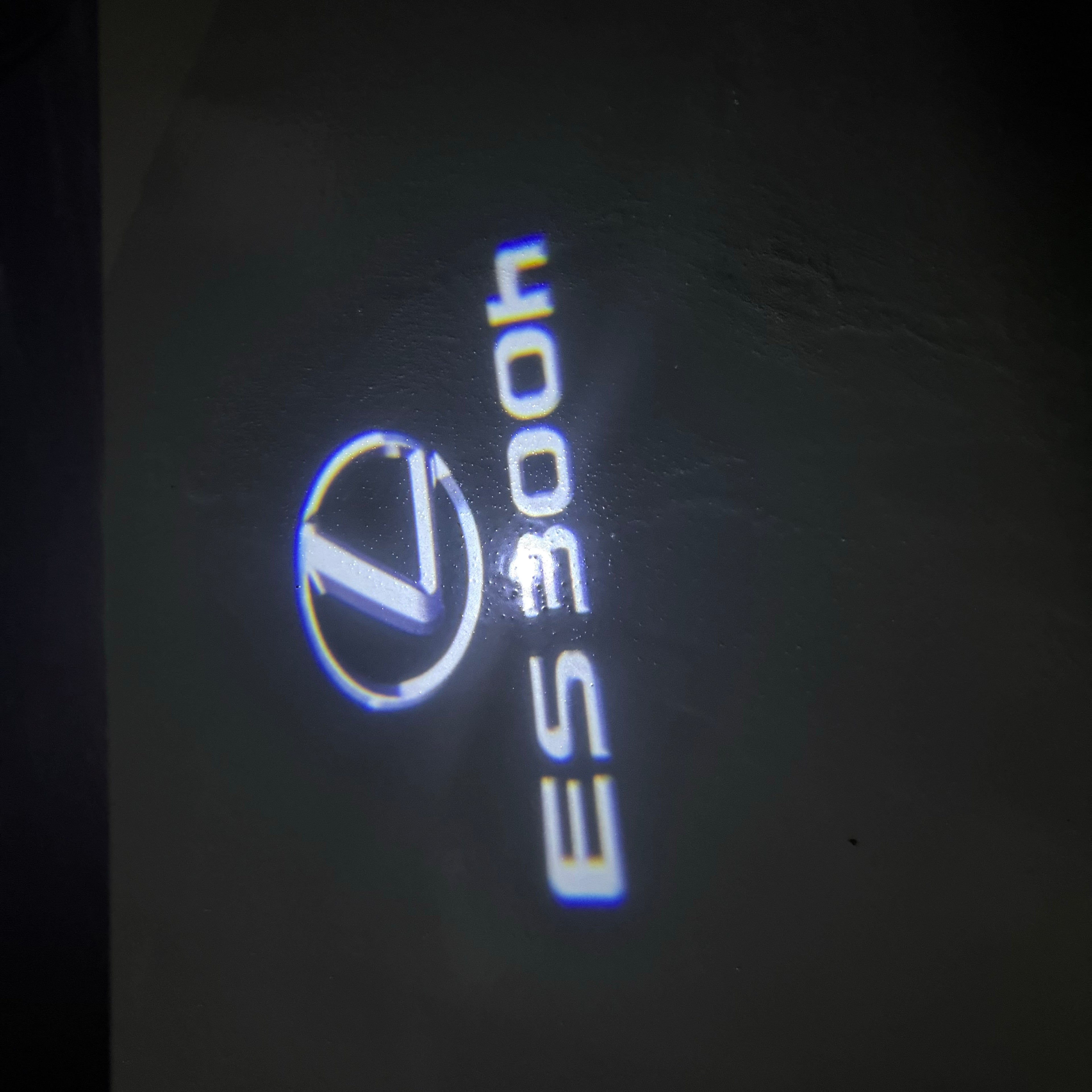 LEXUS LOGO PROJECTOR LIGHTS Nr.01 (الكمية 1 = 1 مجموعة / 2 أضواء باب)