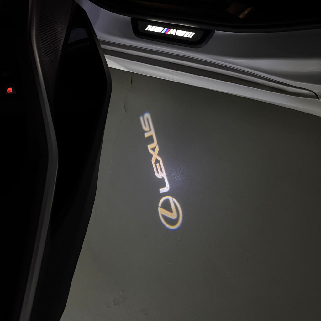 LEXUS LOGO PROJECTOR LIGHTS Nr.01 (الكمية 1 = 1 مجموعة / 2 أضواء باب)