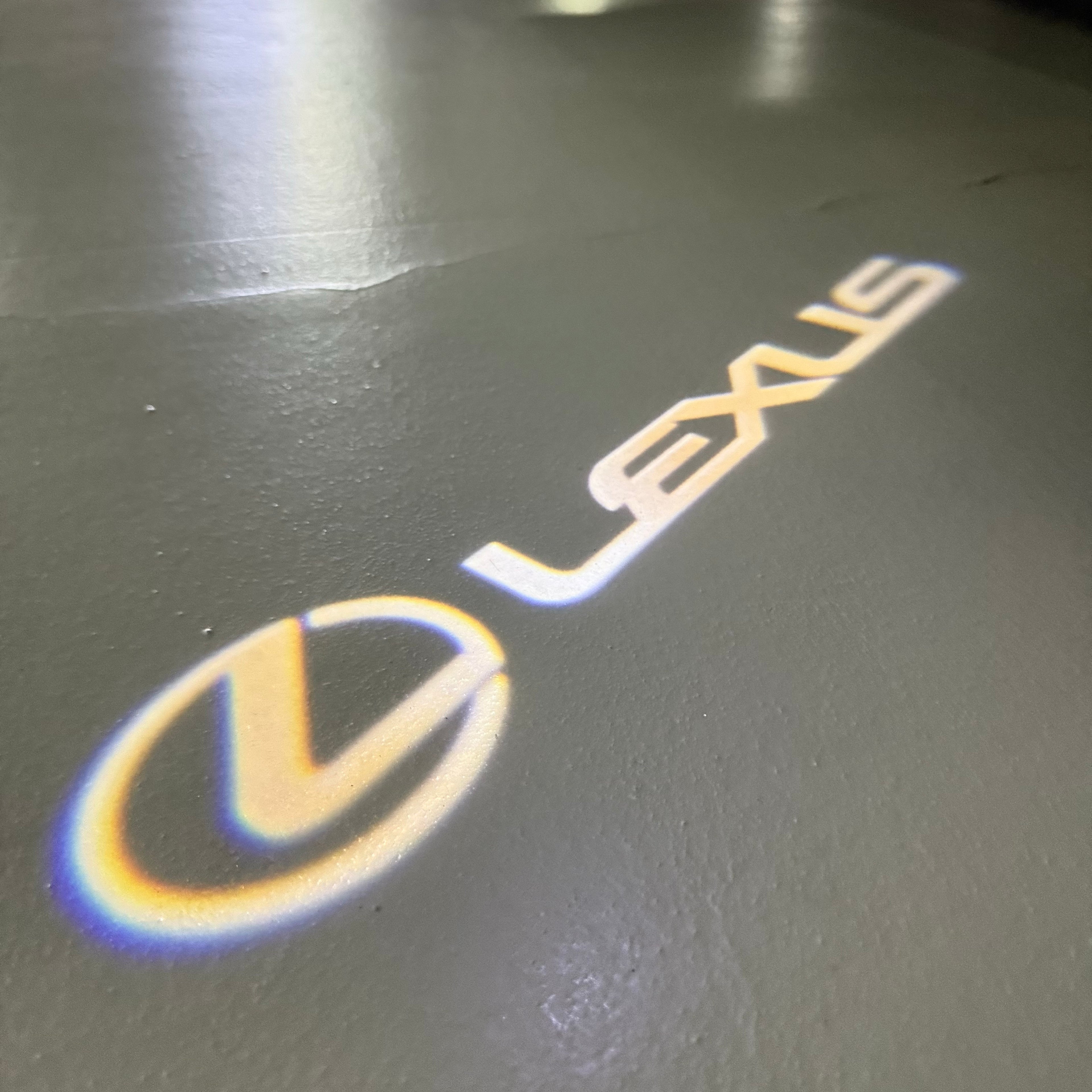 LEXUS LOGO PROJECROTR LIGHTS Nr.01 (Menge 1 = 1 Sets/2 Türleuchten)