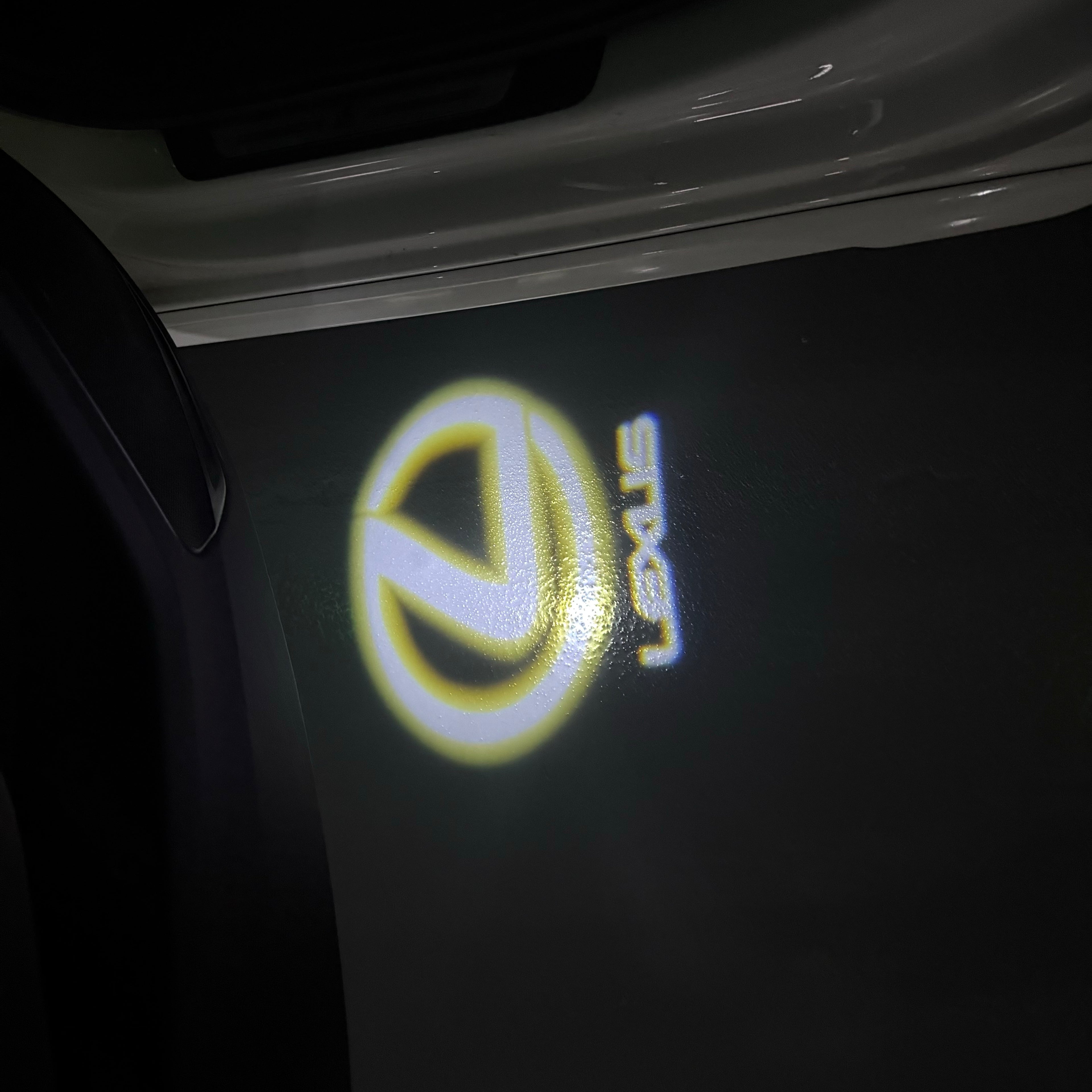 LEXUS LOGO PROJECROTR LIGHTS Nr.01 (Menge 1 = 1 Sets/2 Türleuchten)