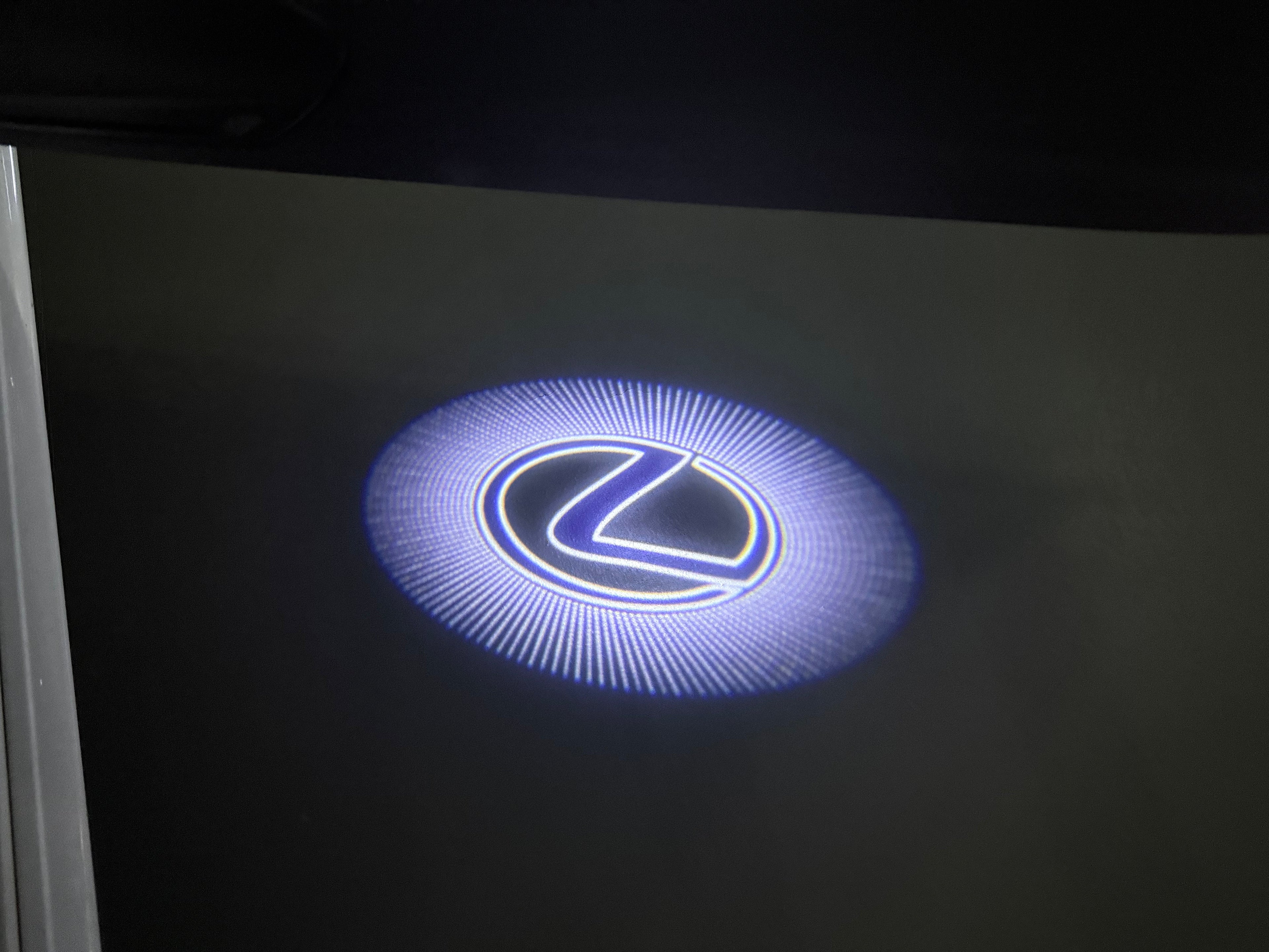 LEXUS LOGO PROJECROTR LIGHTS Nr.01 (Menge 1 = 1 Sets/2 Türleuchten)