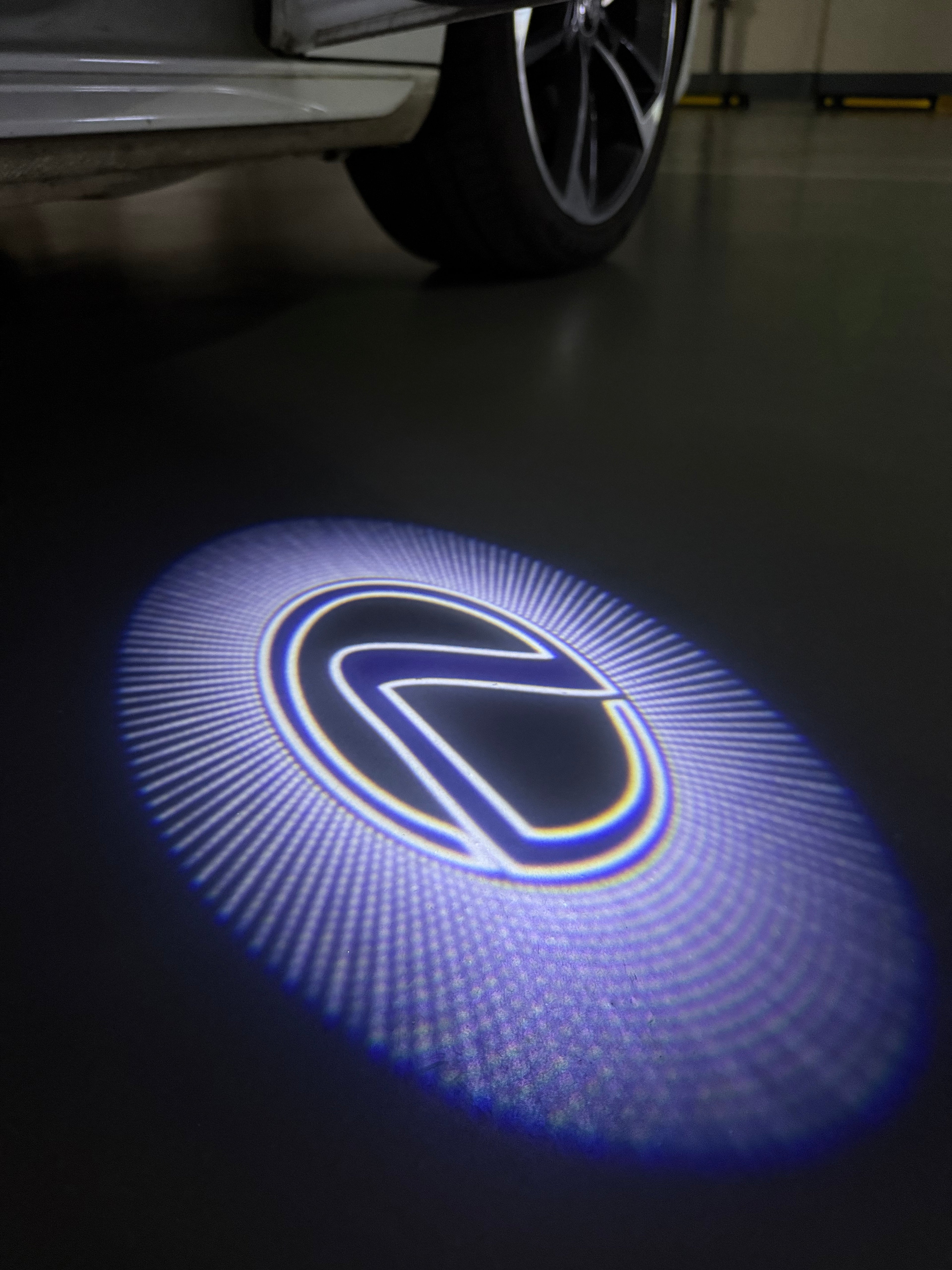 LEXUS LOGO PROJECROTR LIGHTS Nr.01 (Menge 1 = 1 Sets/2 Türleuchten)