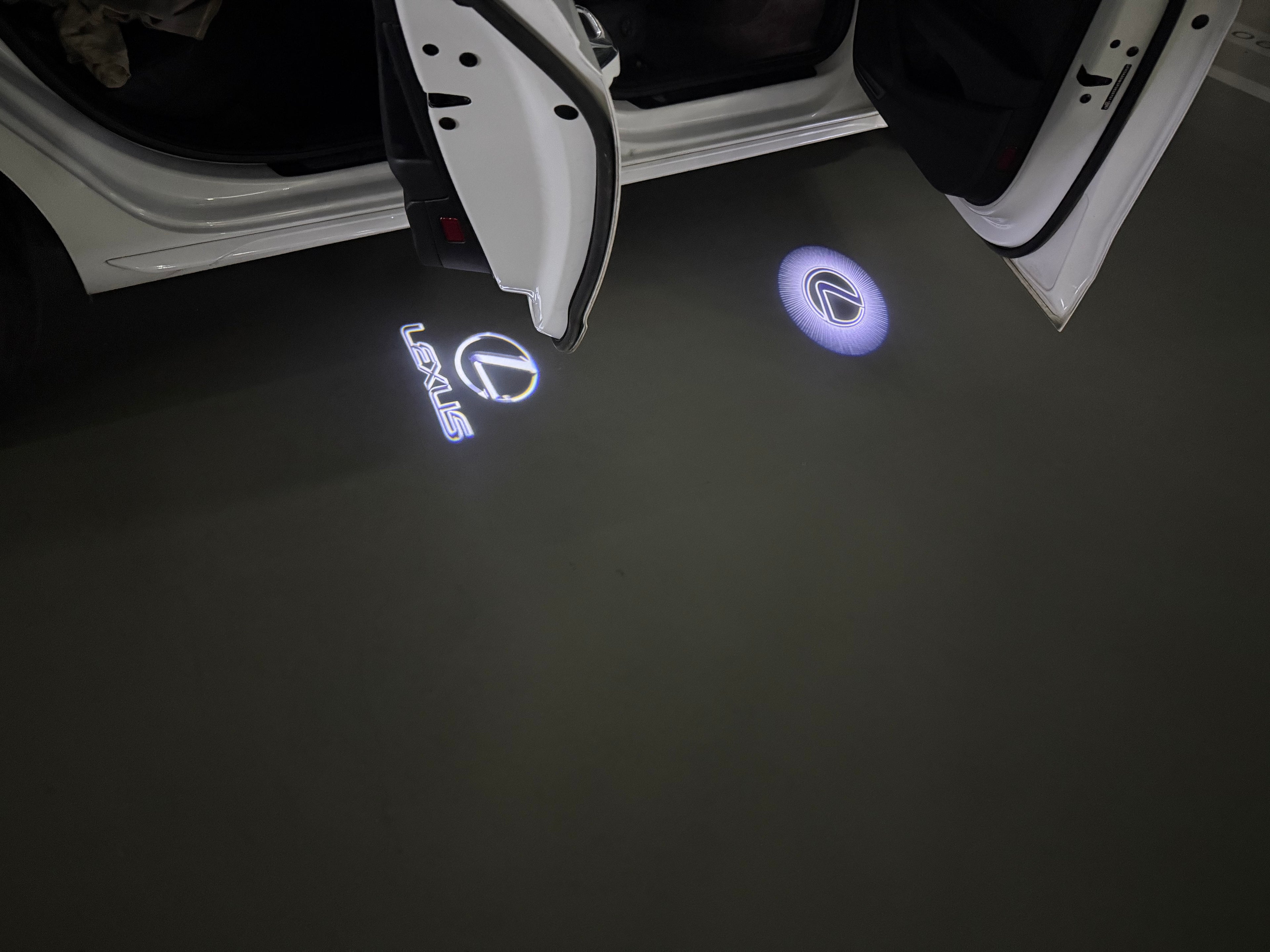 LEXUS LOGO PROJECROTR LIGHTS Nr.01 (Menge 1 = 1 Sets/2 Türleuchten)