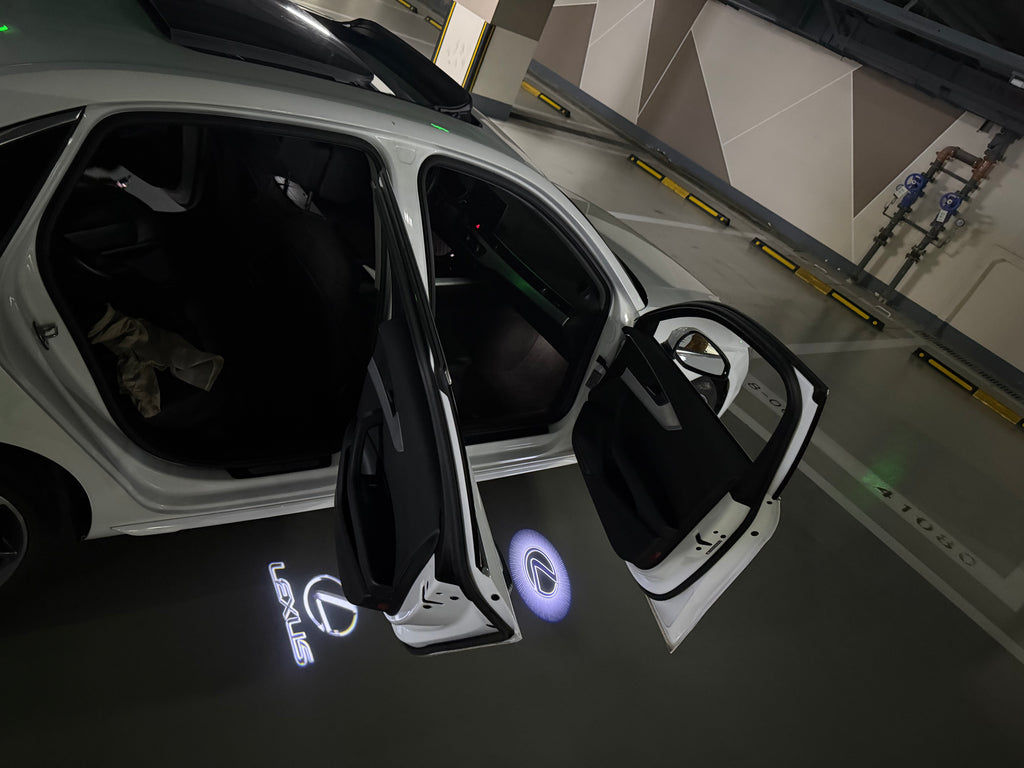 LEXUS LOGO PROJECTOR LIGHTS Nr.01 (الكمية 1 = 1 مجموعة / 2 أضواء باب)
