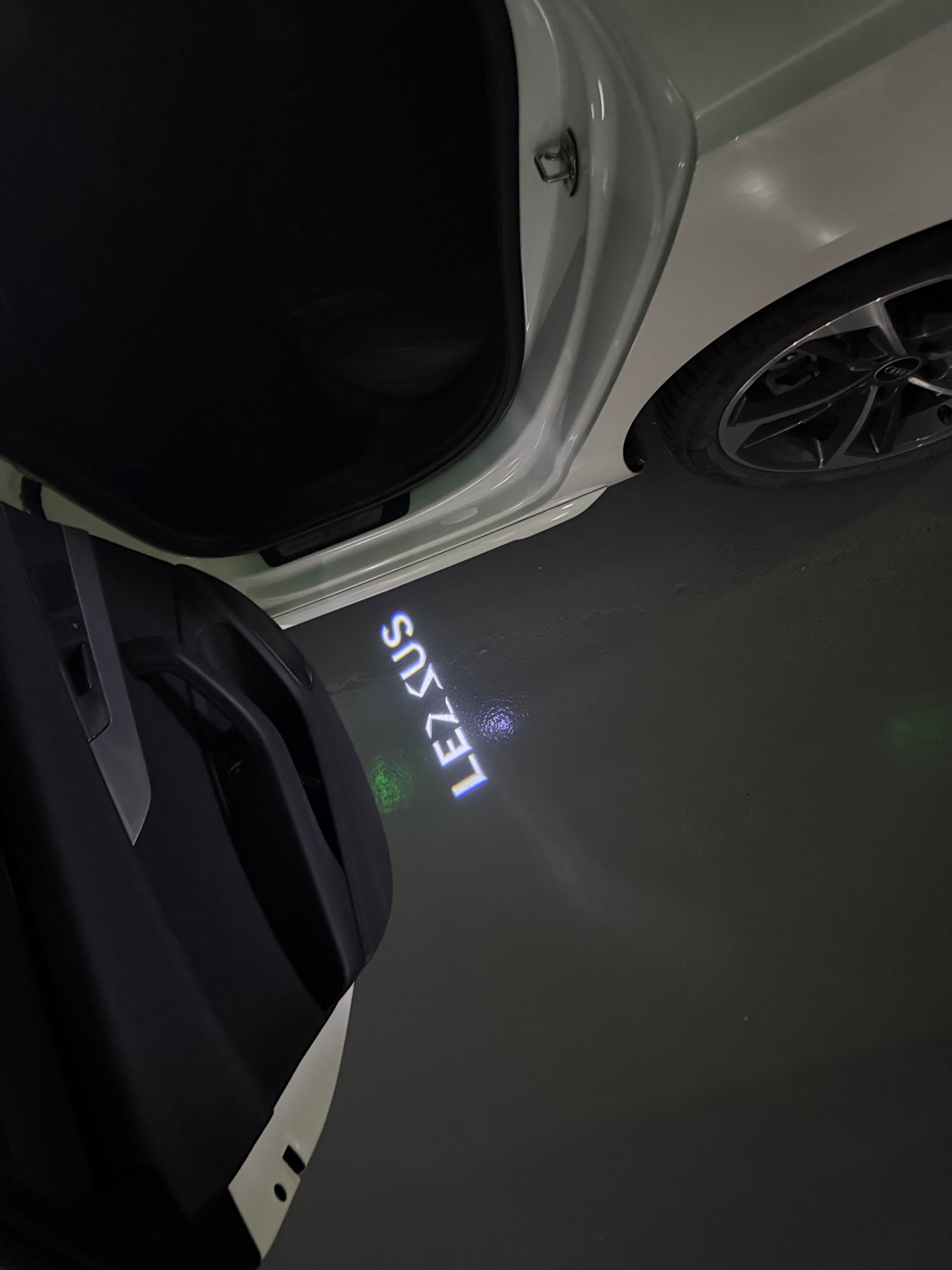 LEXUS LOGO PROJECROTR LIGHTS Nr.01 (Menge 1 = 1 Sets/2 Türleuchten)