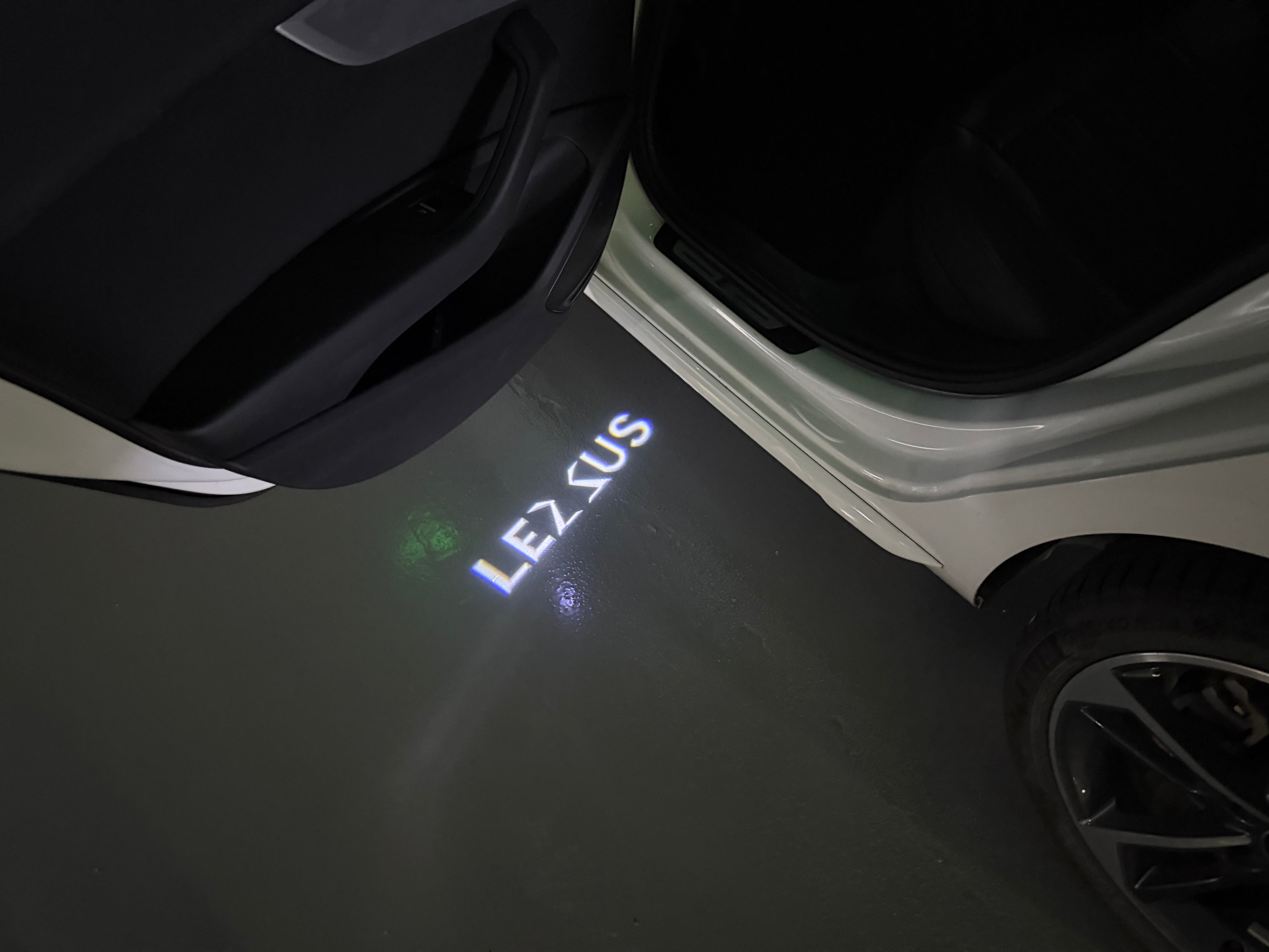 LEXUS LOGO PROJECROTR LIGHTS Nr.01 (Menge 1 = 1 Sets/2 Türleuchten)