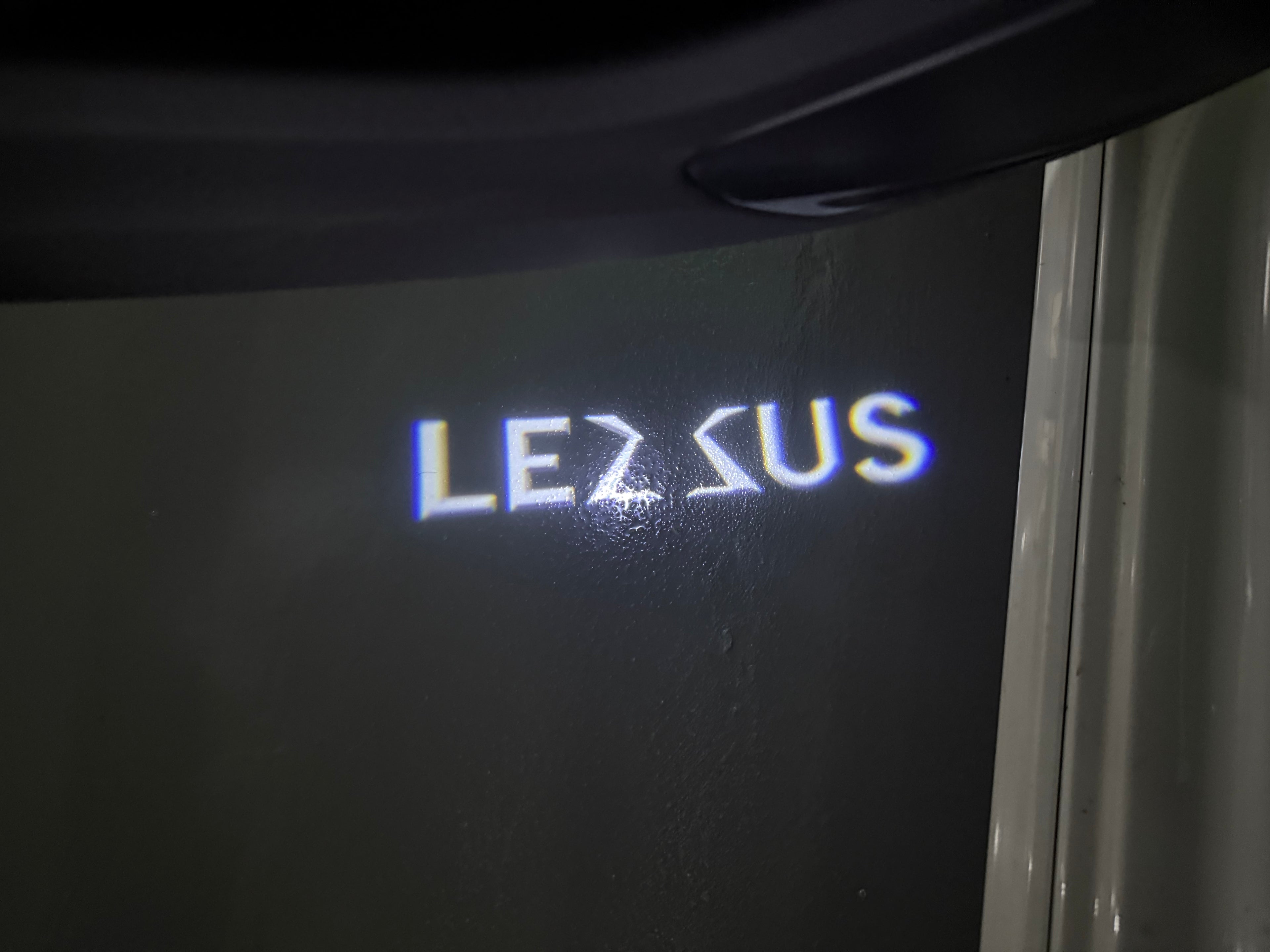 LEXUS LOGO PROJECROTR LIGHTS Nr.01 (Menge 1 = 1 Sets/2 Türleuchten)