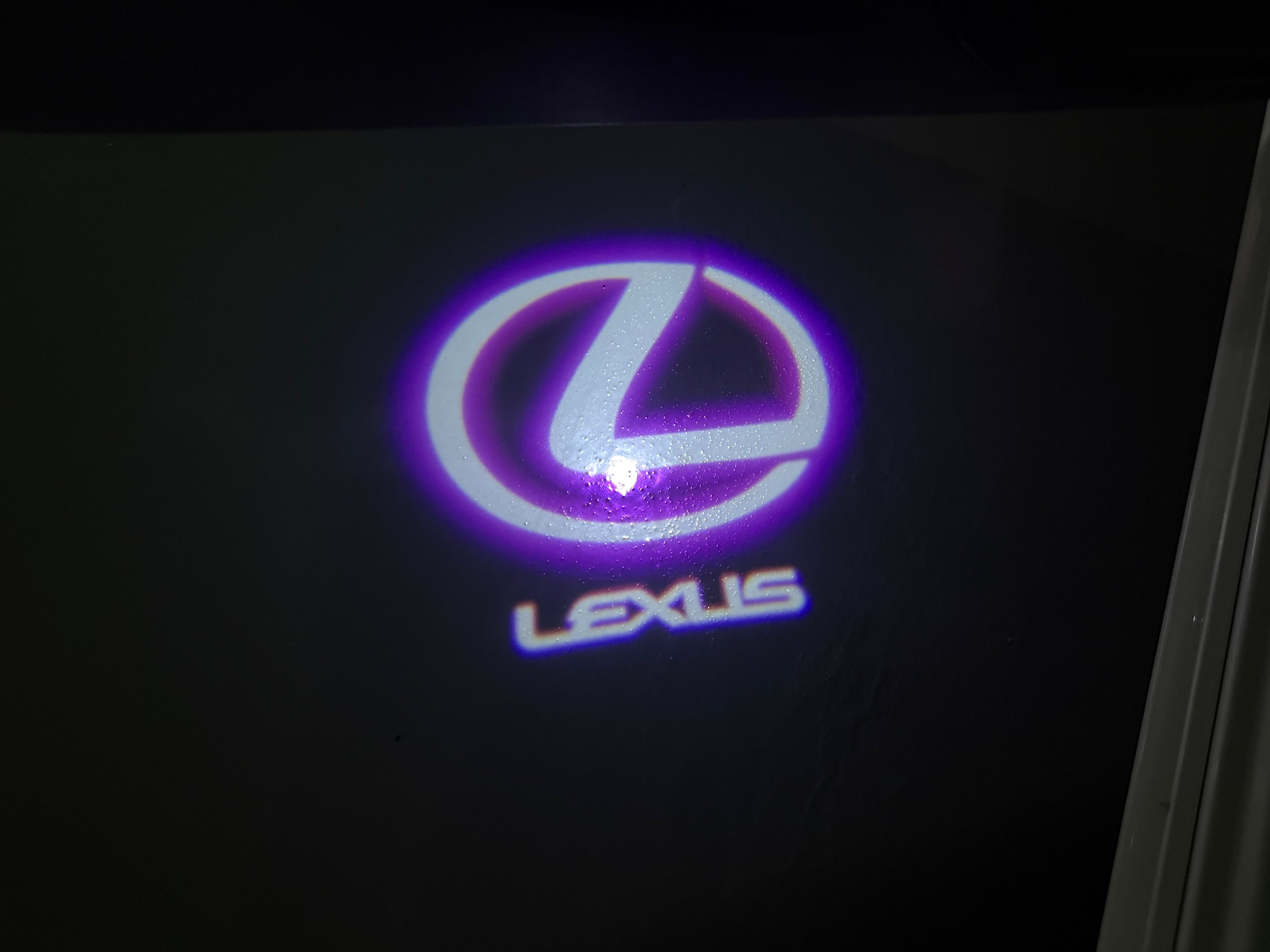LEXUS LOGO PROJECROTR LIGHTS Nr.01 (Menge 1 = 1 Sets/2 Türleuchten)