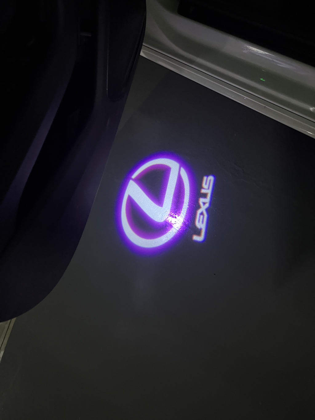 LEXUS LOGO PROJECTOR LIGHTS Nr.01 (الكمية 1 = 1 مجموعة / 2 أضواء باب)