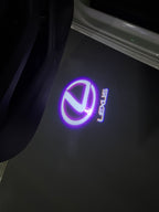 LEXUS LOGO PROJECTOR LIGHTS Nr.01 (الكمية 1 = 1 مجموعة / 2 أضواء باب)