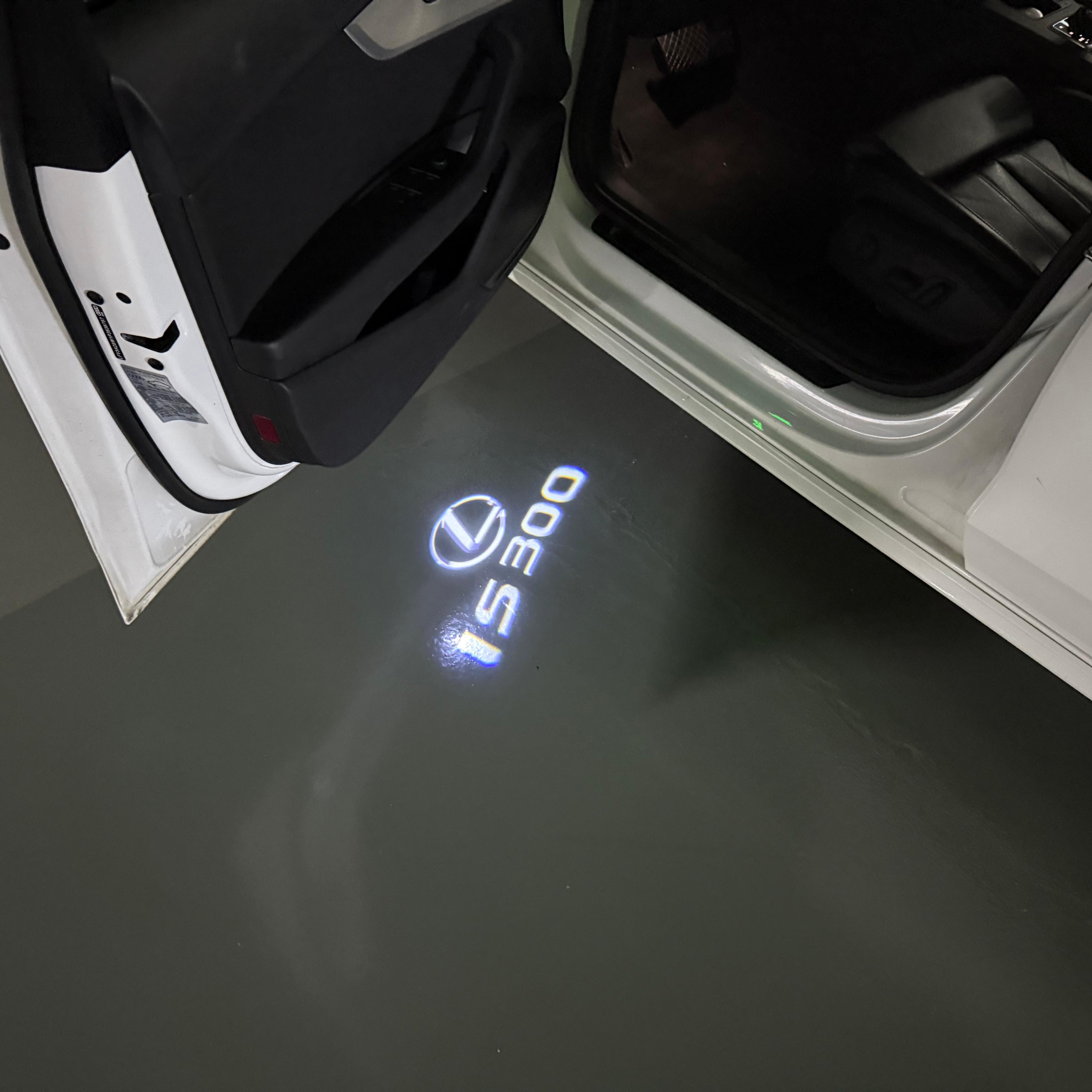 LEXUS IS 300 LOGO PROJECROTR LIGHTS (quantity 1 = 1 sets/2 door lights)Nr.01a58