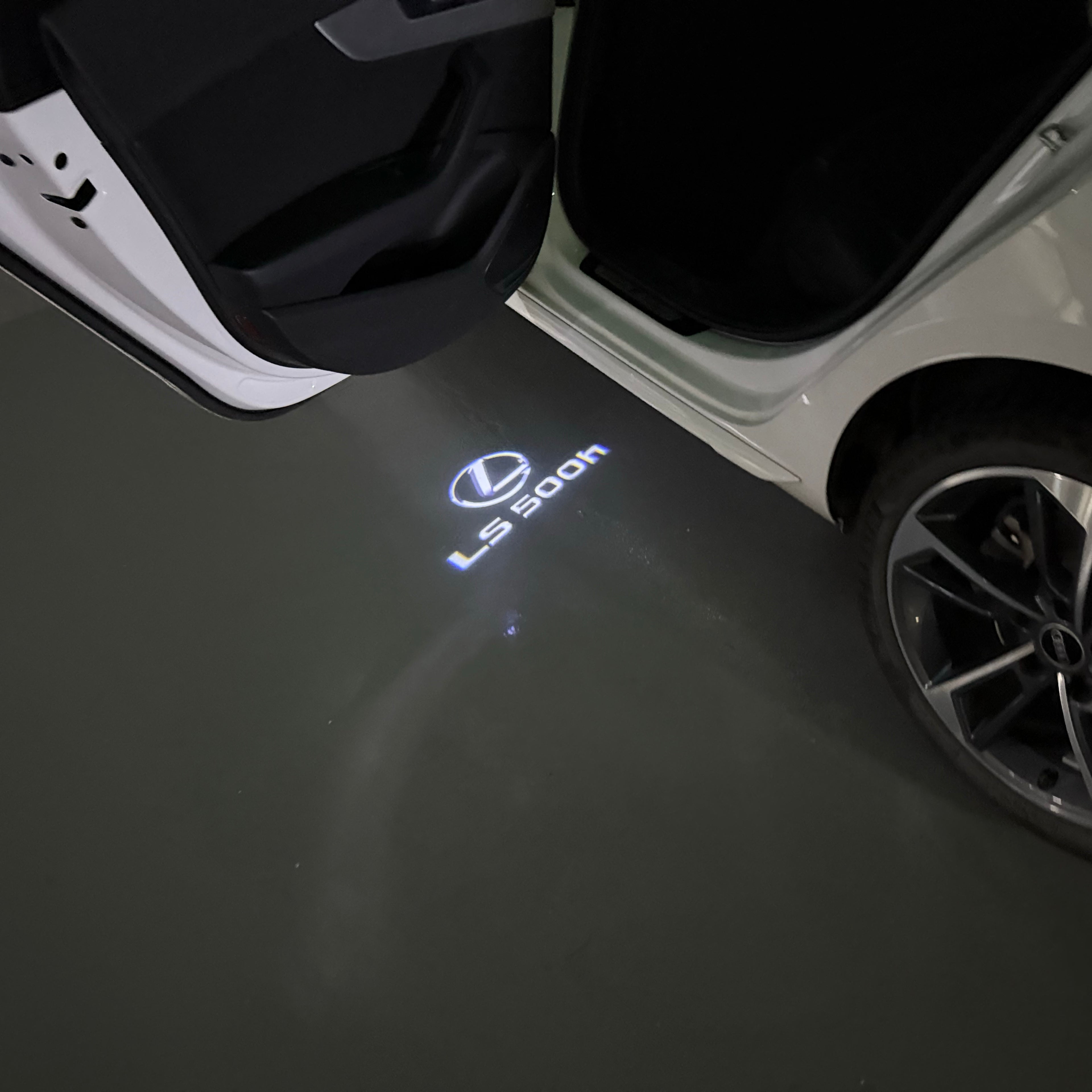 LEXUS  LS 500h LOGO PROJECROTR LIGHTS (quantity 1 = 1 sets/2 door lights)Nr.01a35