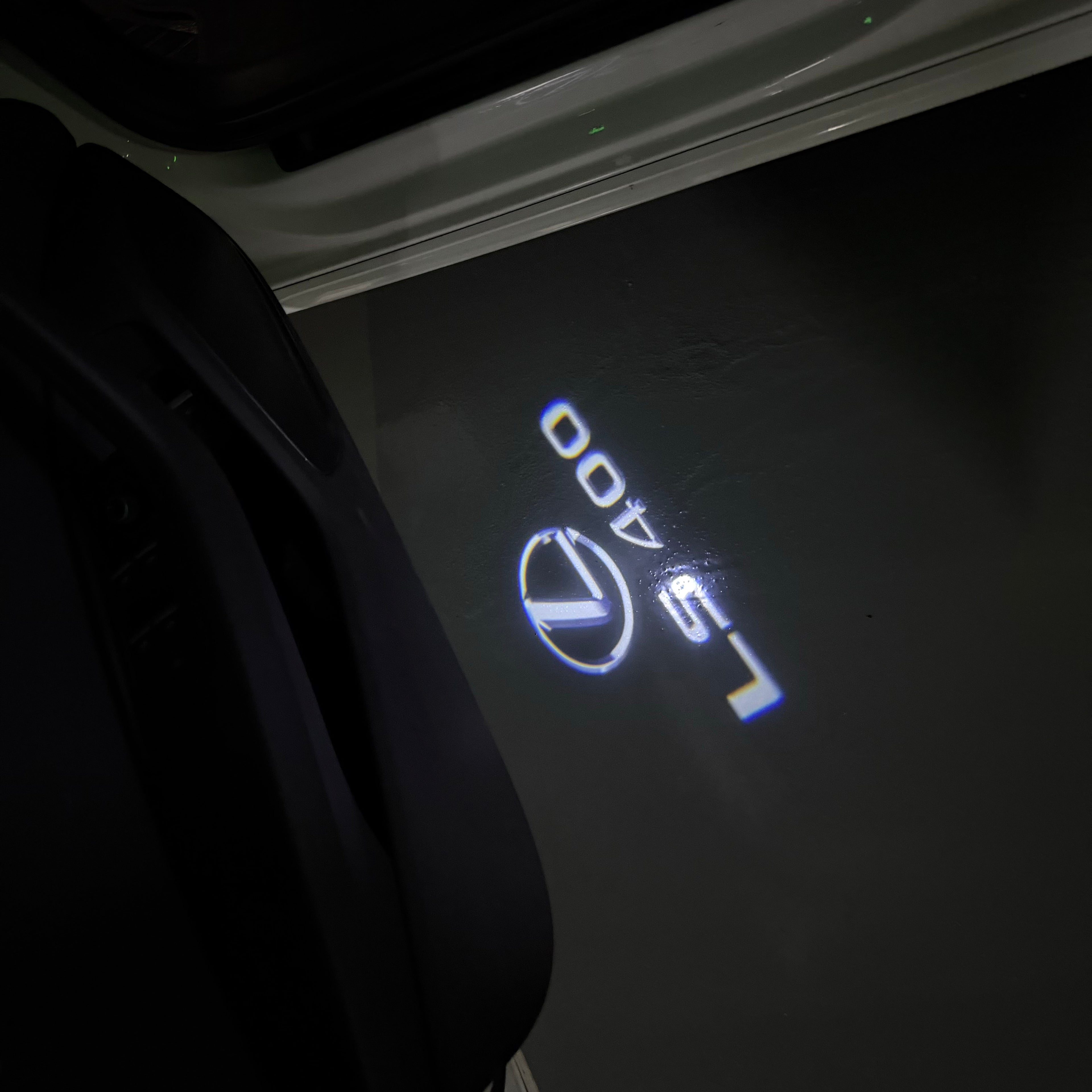 LEXUS LOGO PROJECROTR LIGHTS Nr.01 (Menge 1 = 1 Sets/2 Türleuchten)