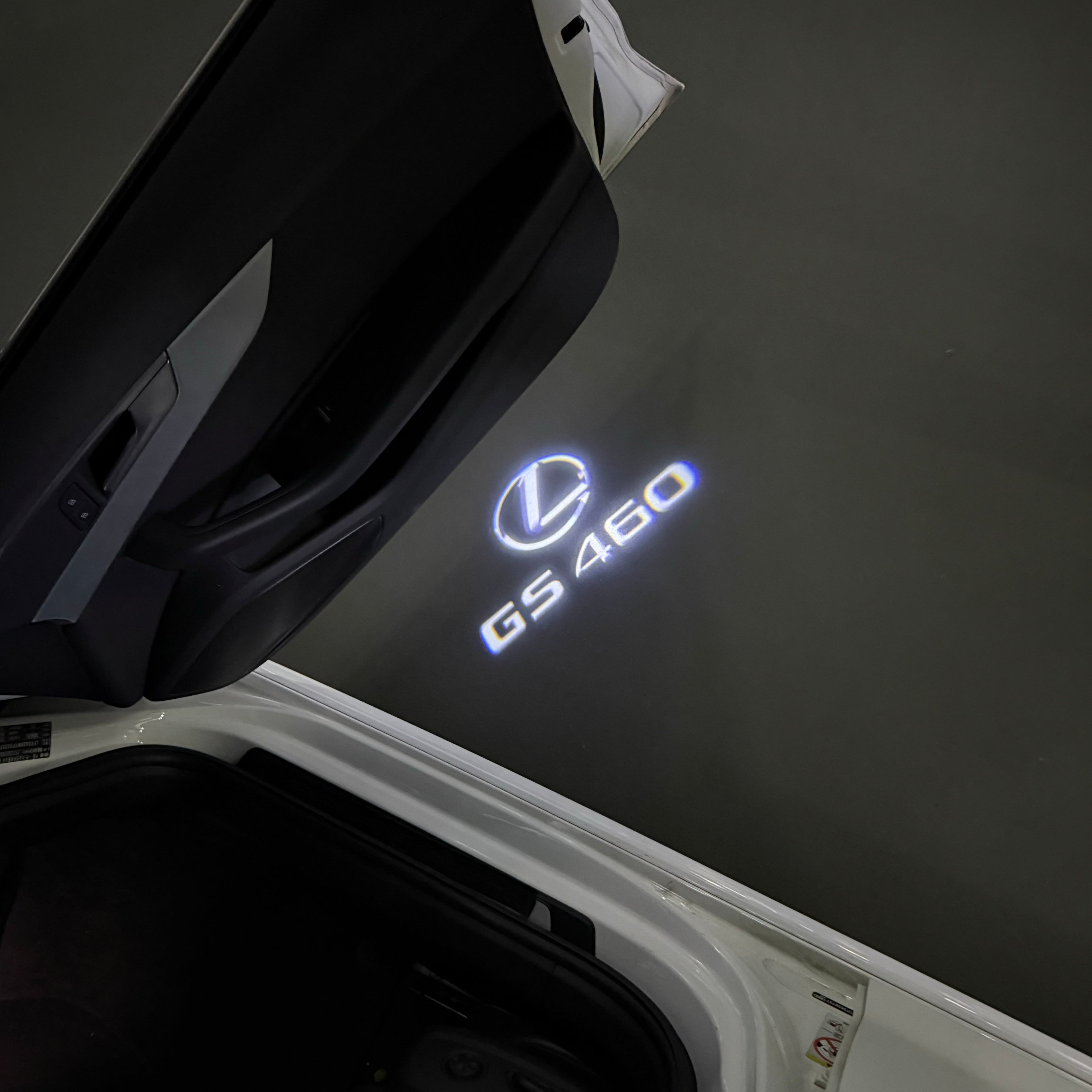 LEXUS LOGO PROJECTOR LIGHTS Nr.01 (الكمية 1 = 1 مجموعة / 2 أضواء باب)