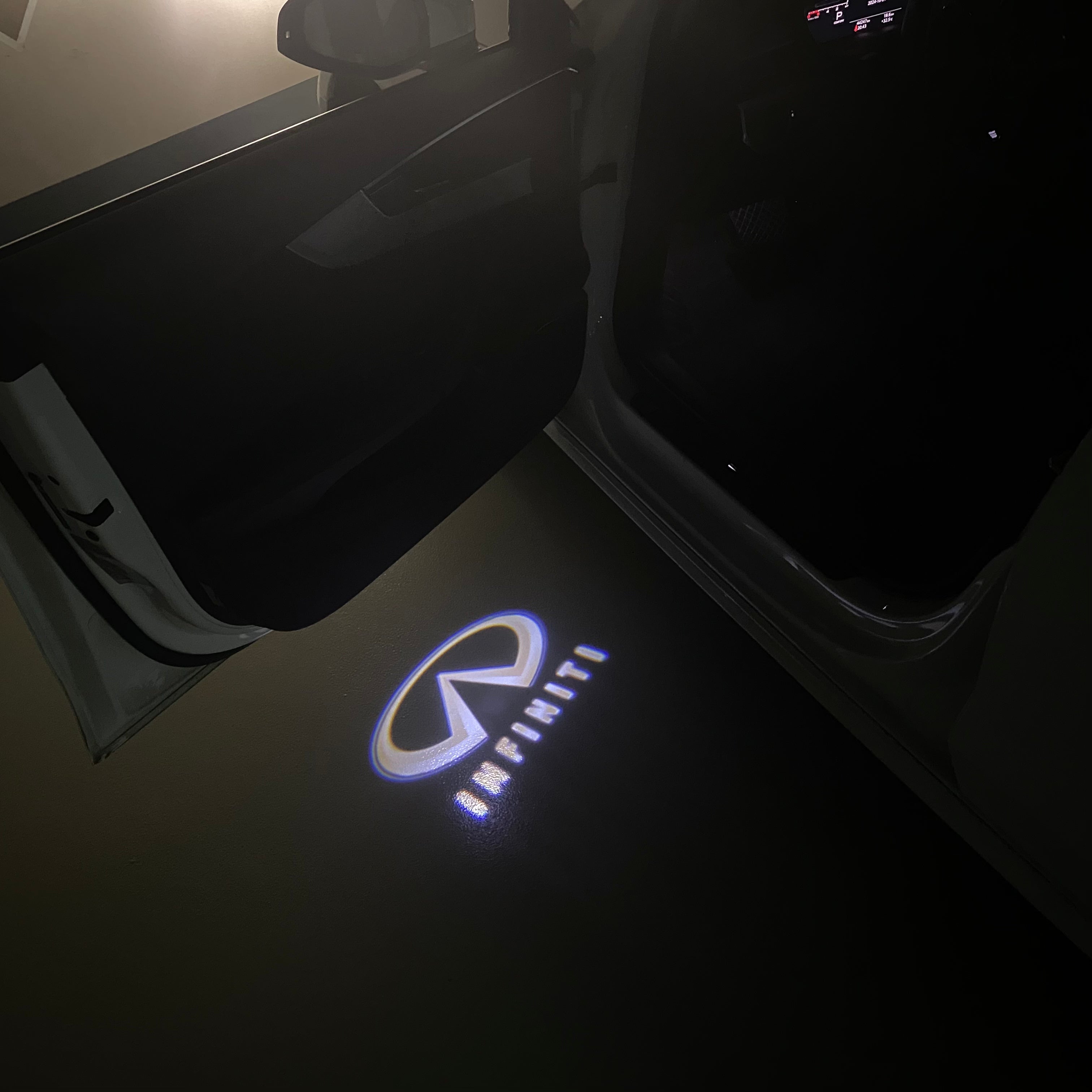 ÉCLAIRAGE DE PROJECTEUR INFINITI LOGO Nr.08 (quantité 1 = 1 jeux / 2 lumières de porte)