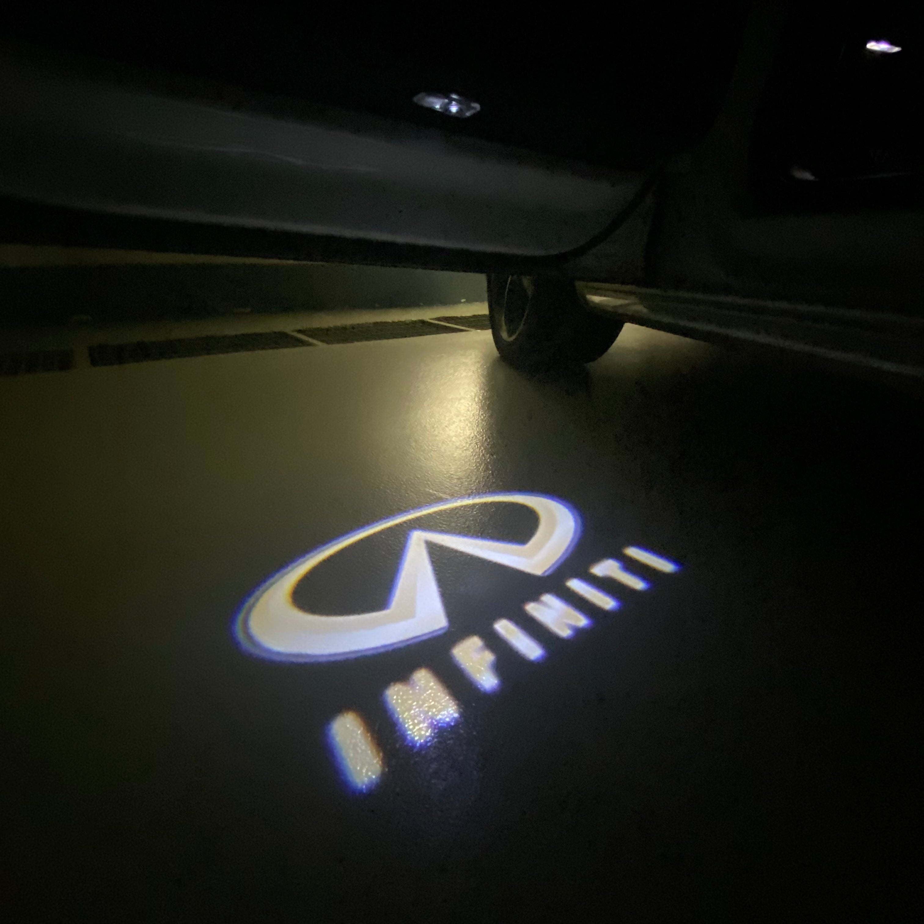 ÉCLAIRAGE DE PROJECTEUR INFINITI LOGO Nr.08 (quantité 1 = 1 jeux / 2 lumières de porte)