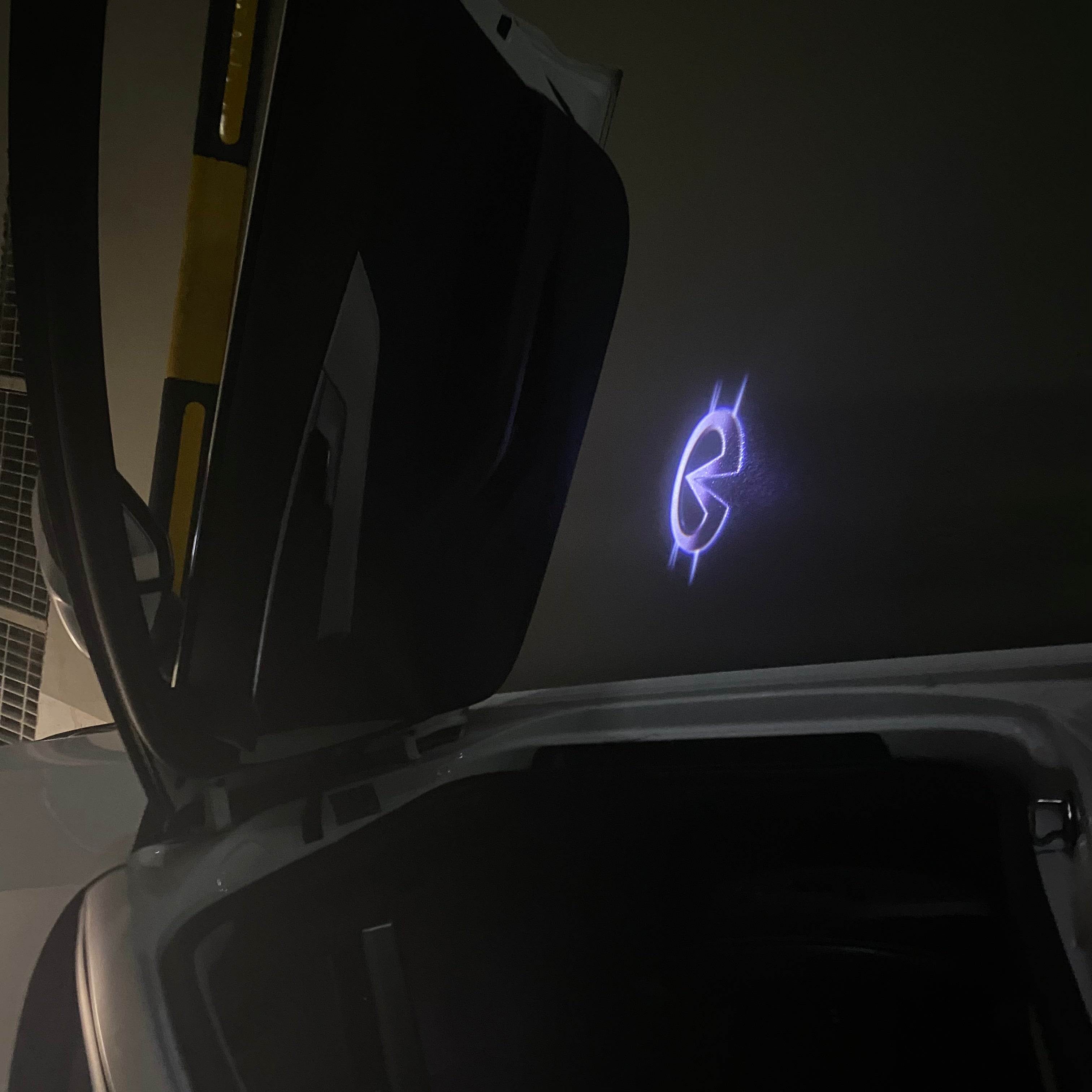 INFINTI LOGO PROJECROTR LIGHTS Nr.06 (quantité 1 = 1 ensemble/2 feux de porte)