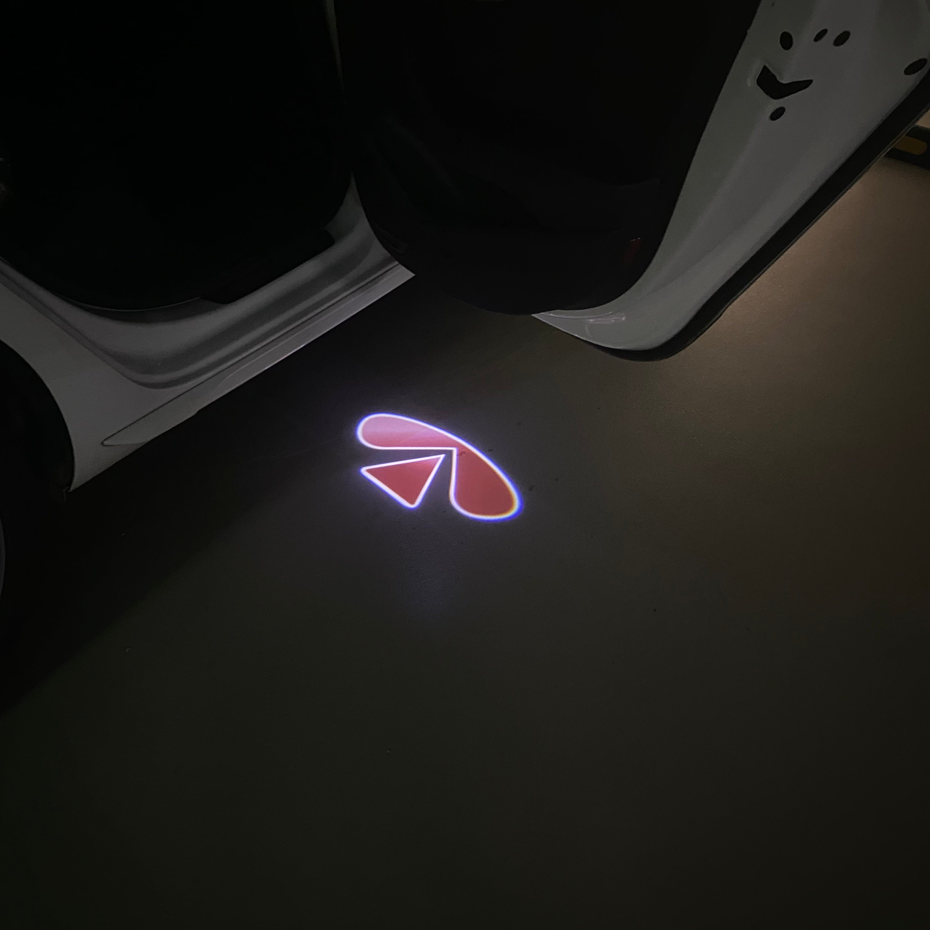 INFINITI Original LOGO PROJECROTR LIGHTS Nr.18 (quantity 1 = 1 sets/2 door lights)