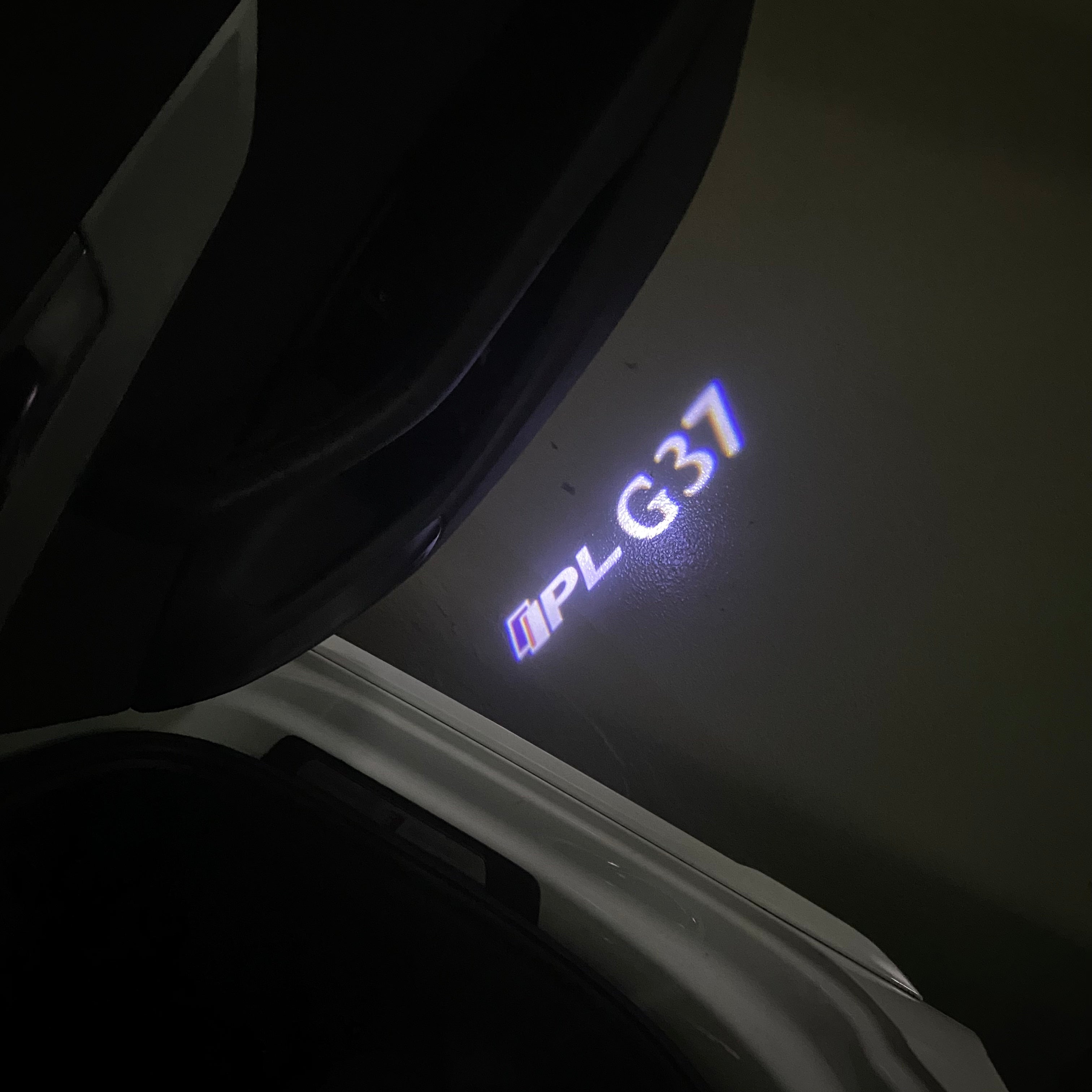 INFINTI IPL G37 LOGO PROJECROTR أضواء Nr.81 (الكمية 1 = 1 مجموعات / 2 أضواء الباب)