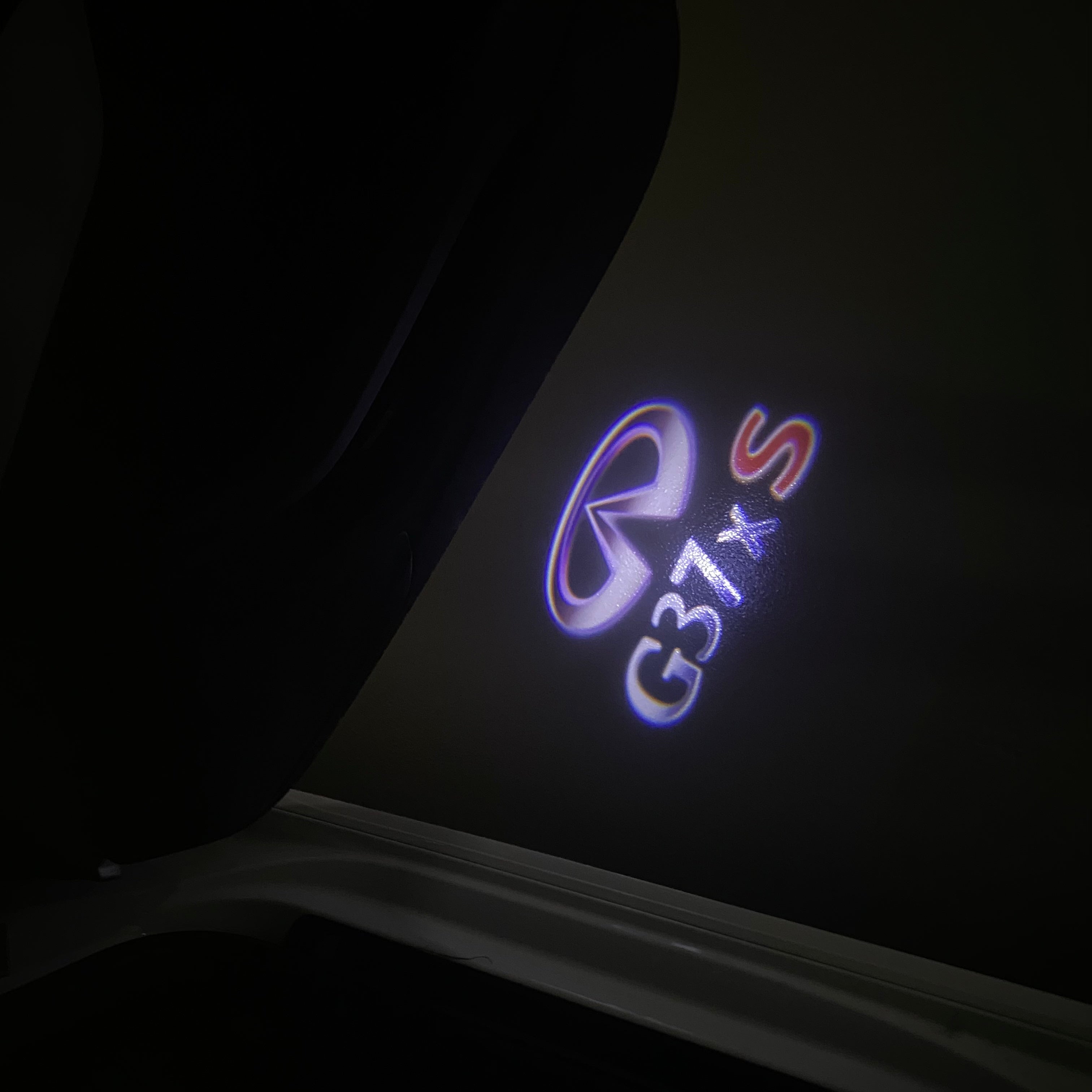 إنفينيتي G37xS LOGO PROJECTOR LIGHTS Nr.34 (الكمية 1 = 1 مجموعة / 2 أضواء باب)