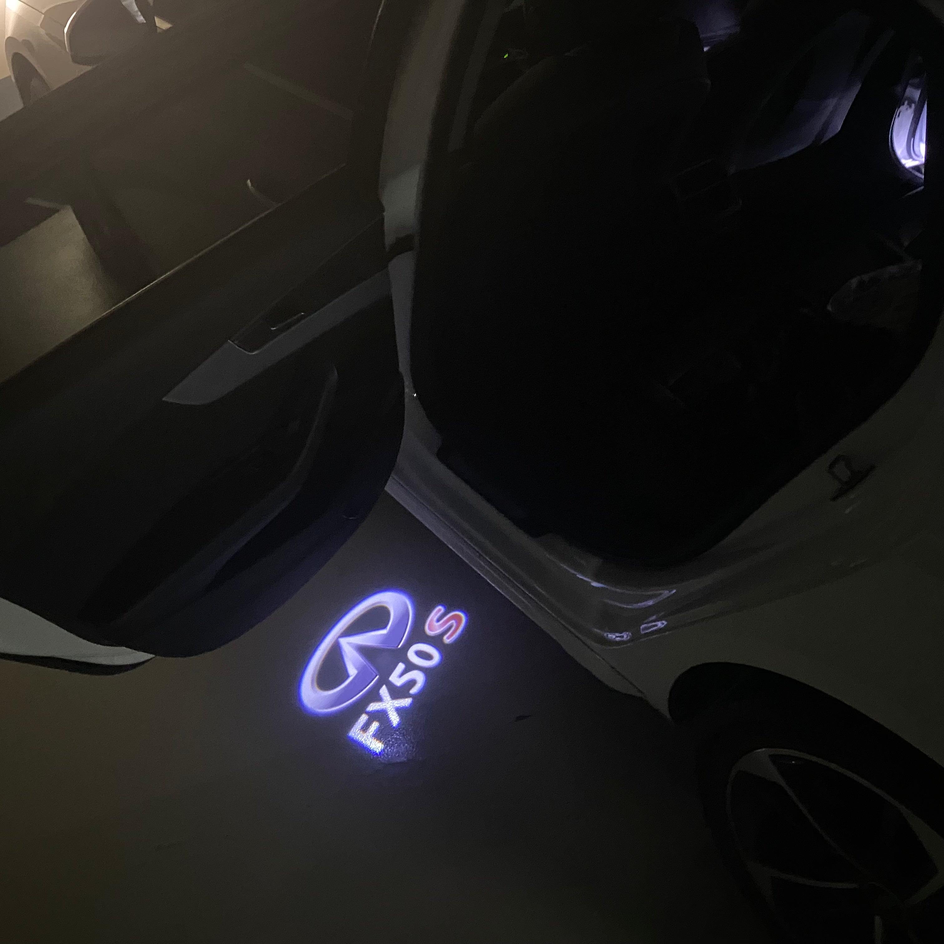 INFINITI FX50 S LOGO PROJECROTR LIGHTS Nr.28 (quantity 1 = 1 sets/2 door lights)