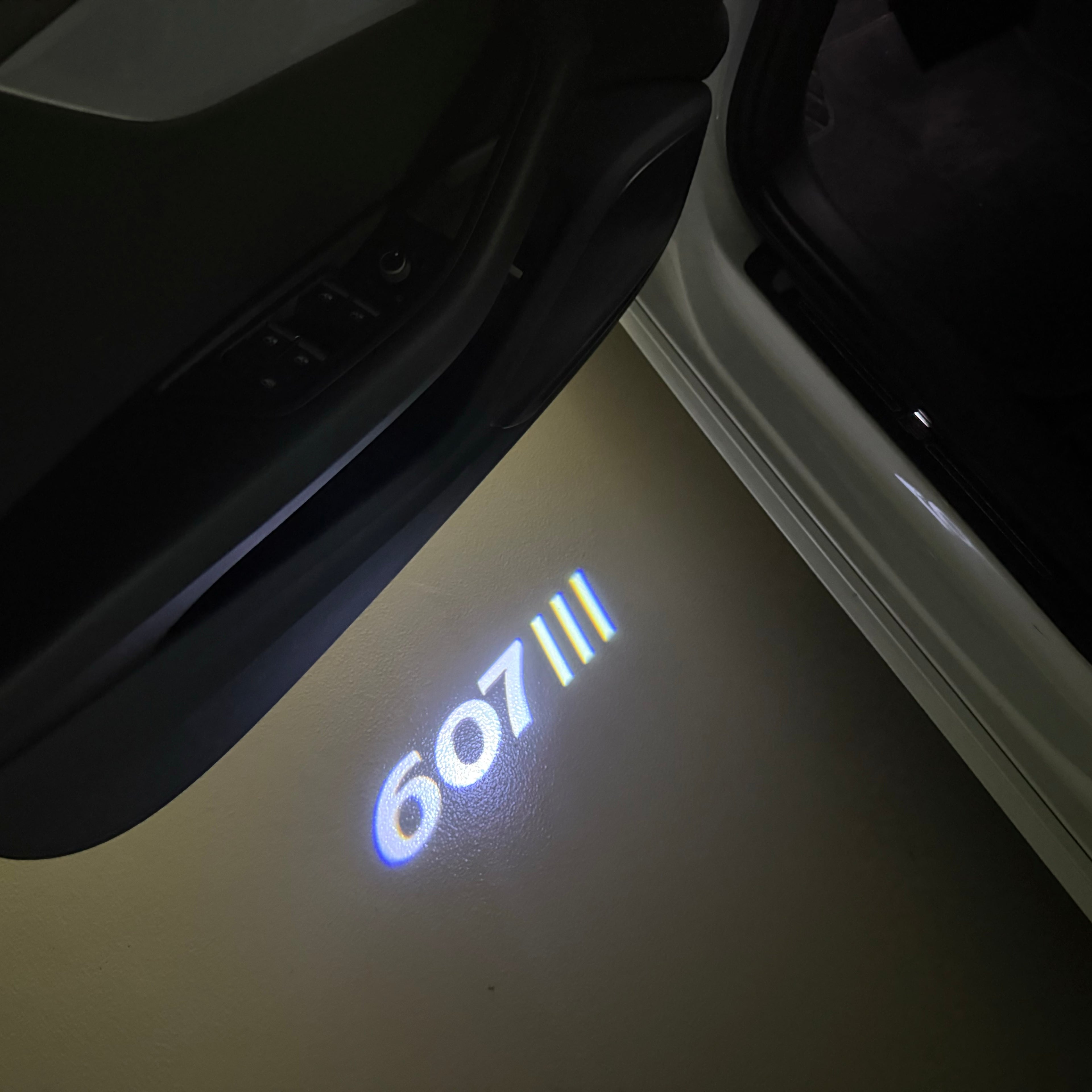 ÉCLAIRAGE DE PROJECTEUR BMW M3 LOGO Nr.24 (quantité 1 = 1 jeux / 2 feux de porte)