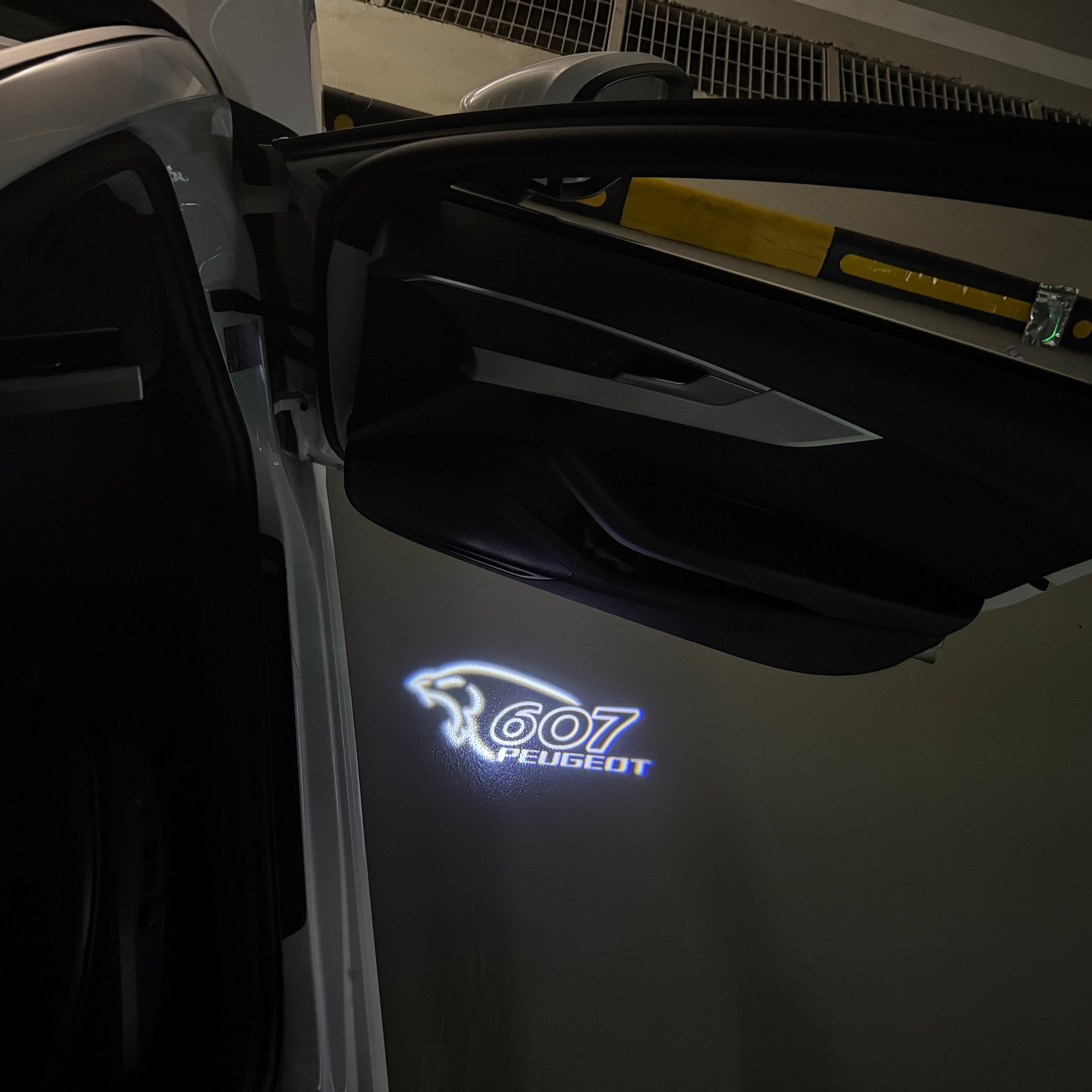 ÉCLAIRAGE DE PROJECTEUR BMW M3 LOGO Nr.24 (quantité 1 = 1 jeux / 2 feux de porte)