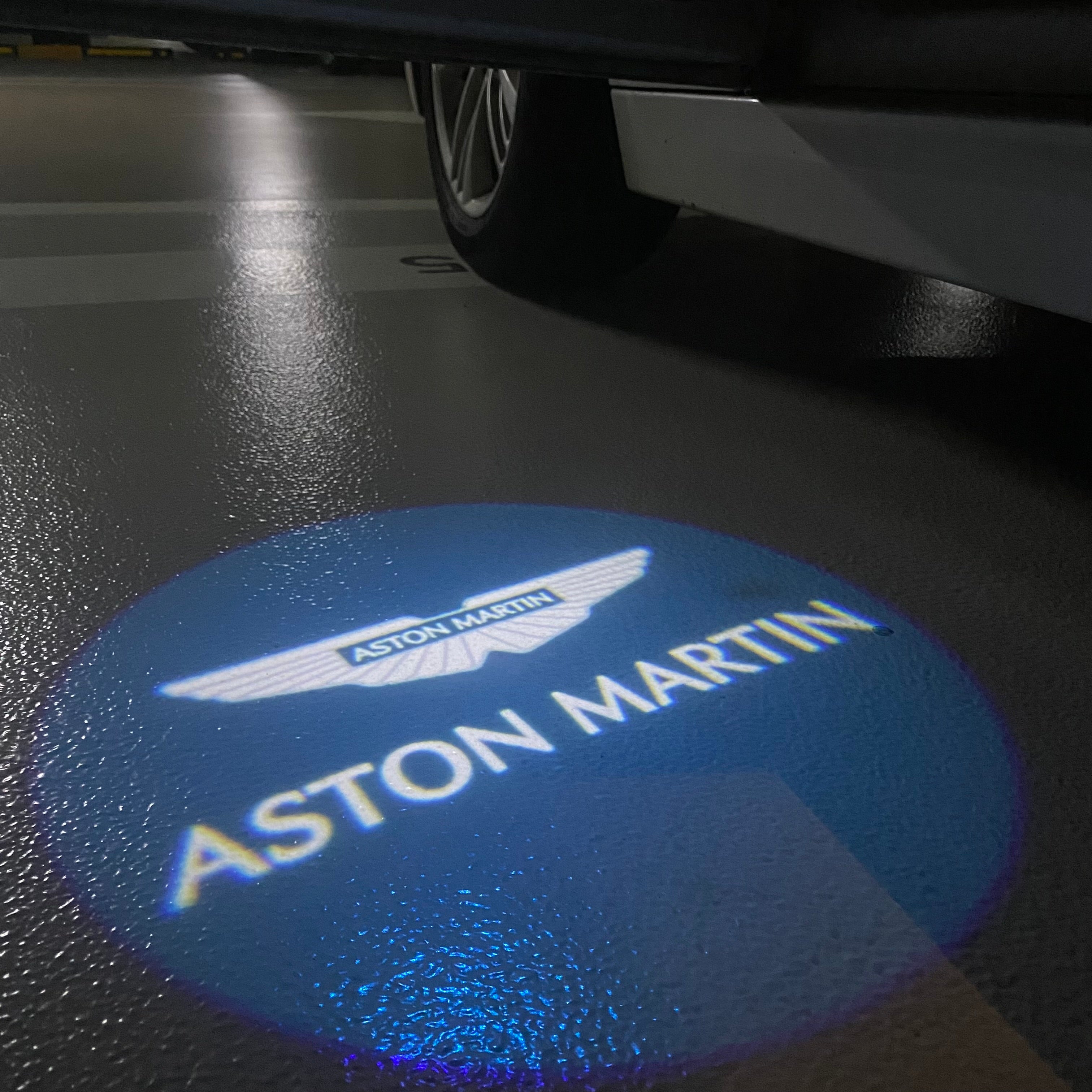Aston Martin LOGO PROJECROTR LIGHTS Nr.01 (quantità 1 = 1 set/2 luci porta)