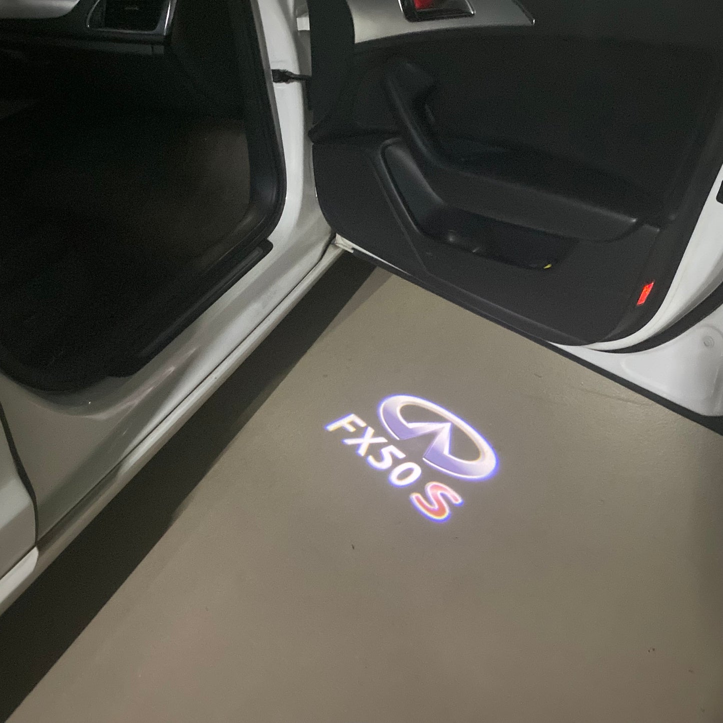 INFINITI FX50 S LOGO PROJECROTR LIGHTS Nr.28 (quantity 1 = 1 sets/2 door lights)