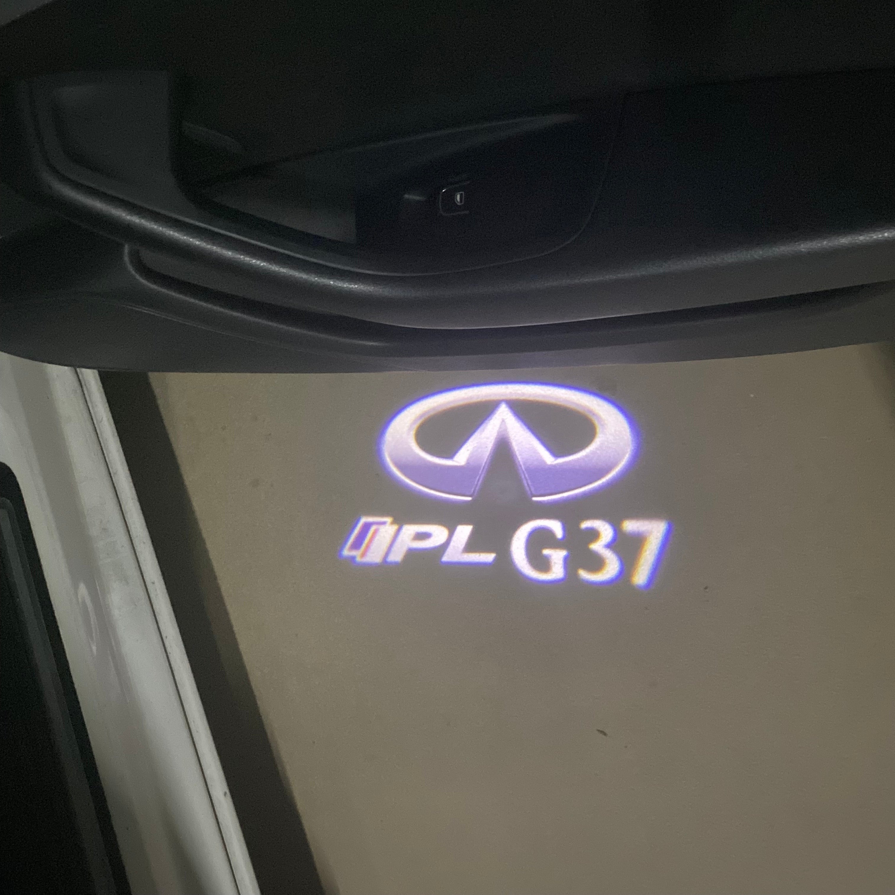 INFINTI IPL G37 LOGO PROJECROTR أضواء Nr.81 (الكمية 1 = 1 مجموعات / 2 أضواء الباب)