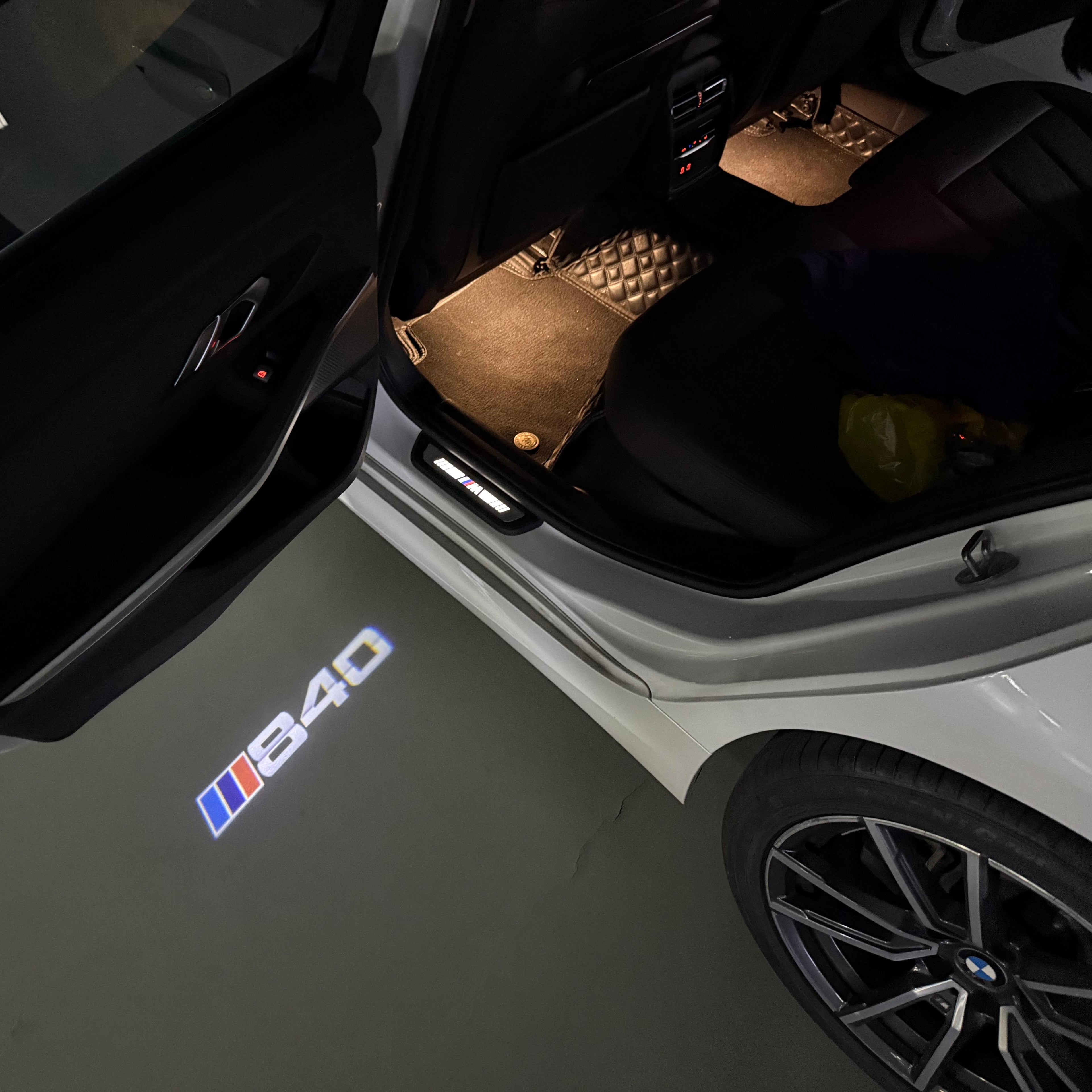 BMW M3 LOGO PROJECTOT LIGHTS Nr.24 (Menge 1 = 1 Sets/2 Türleuchten)