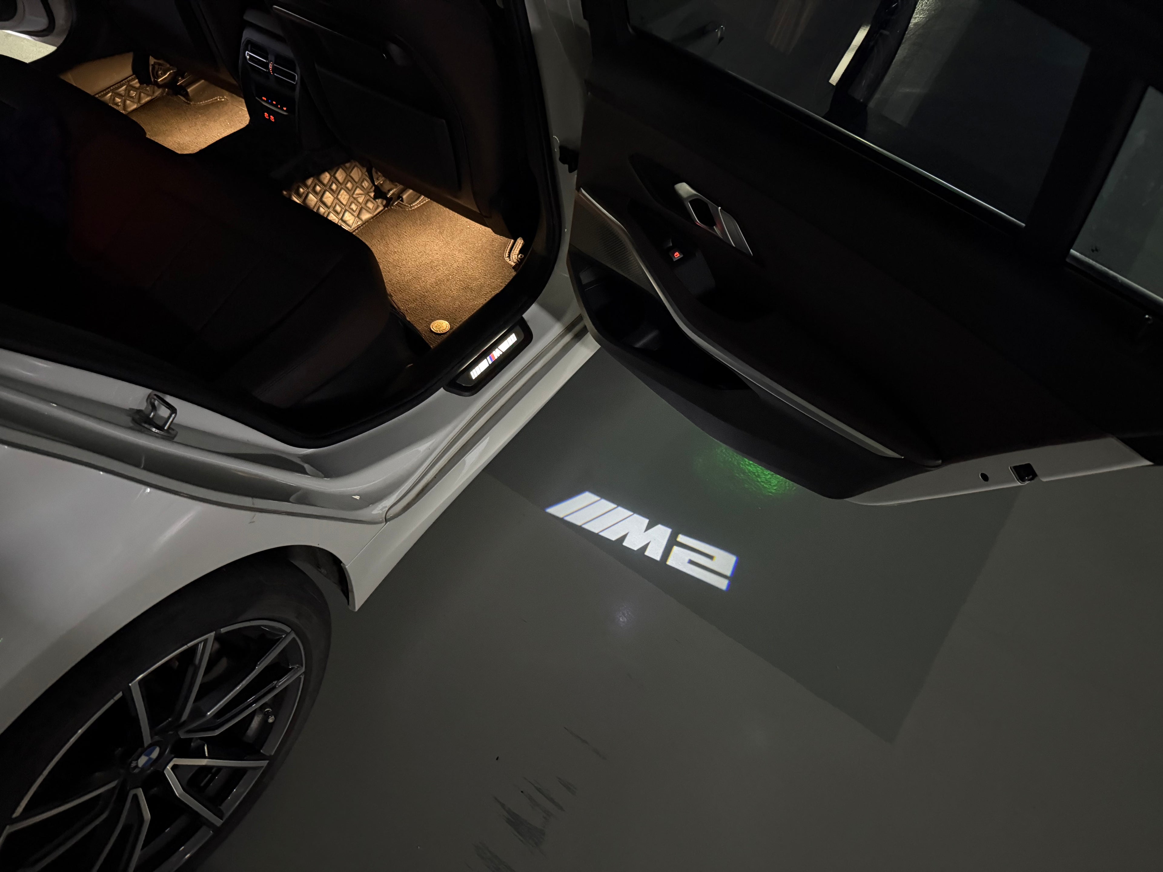 ÉCLAIRAGE DE PROJECTEUR BMW M3 LOGO Nr.24 (quantité 1 = 1 jeux / 2 feux de porte)