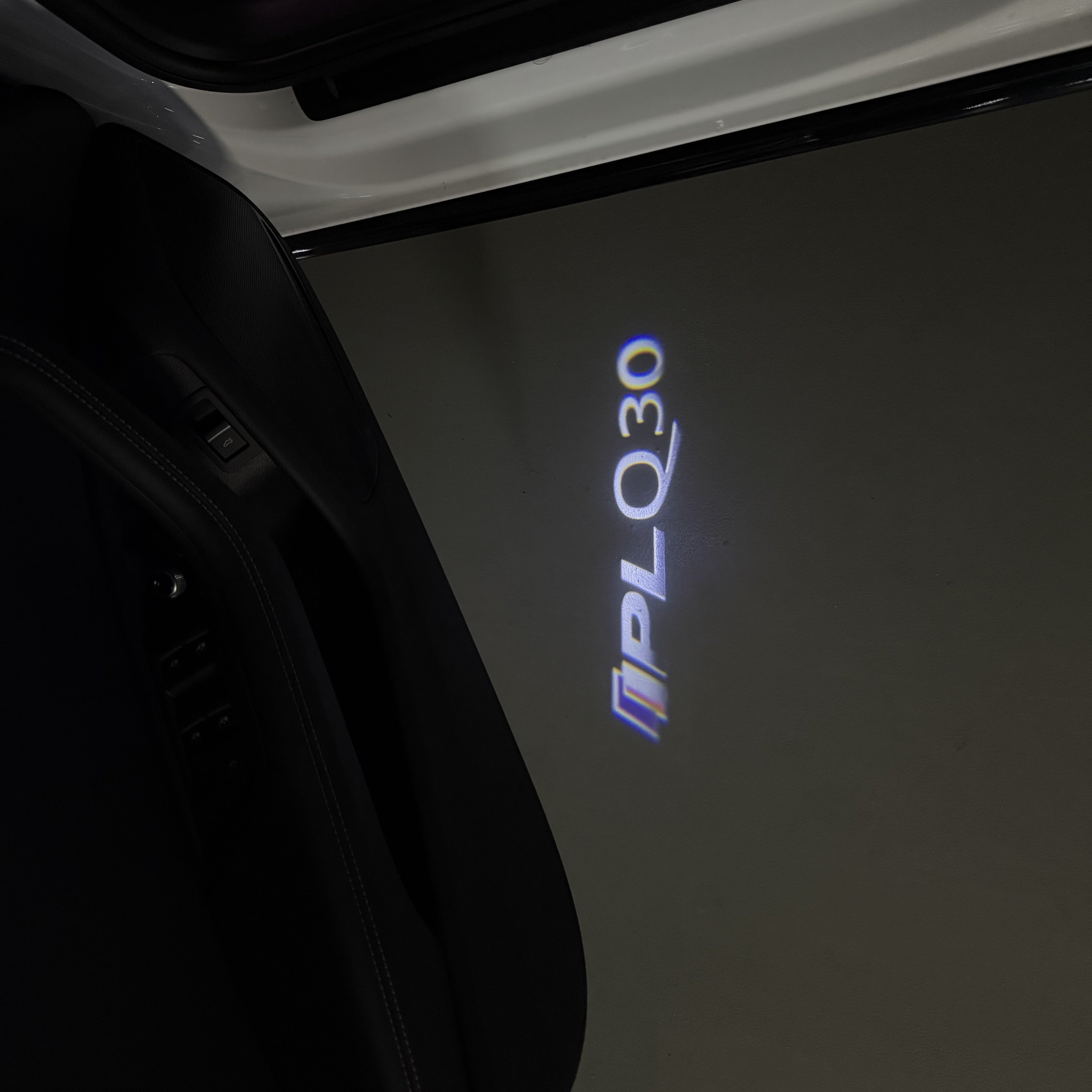 INFINITI  Q30 LOGO PROJECROTR LIGHTS  (quantity 1 = 1 sets/2 door lights)Nr.74A41