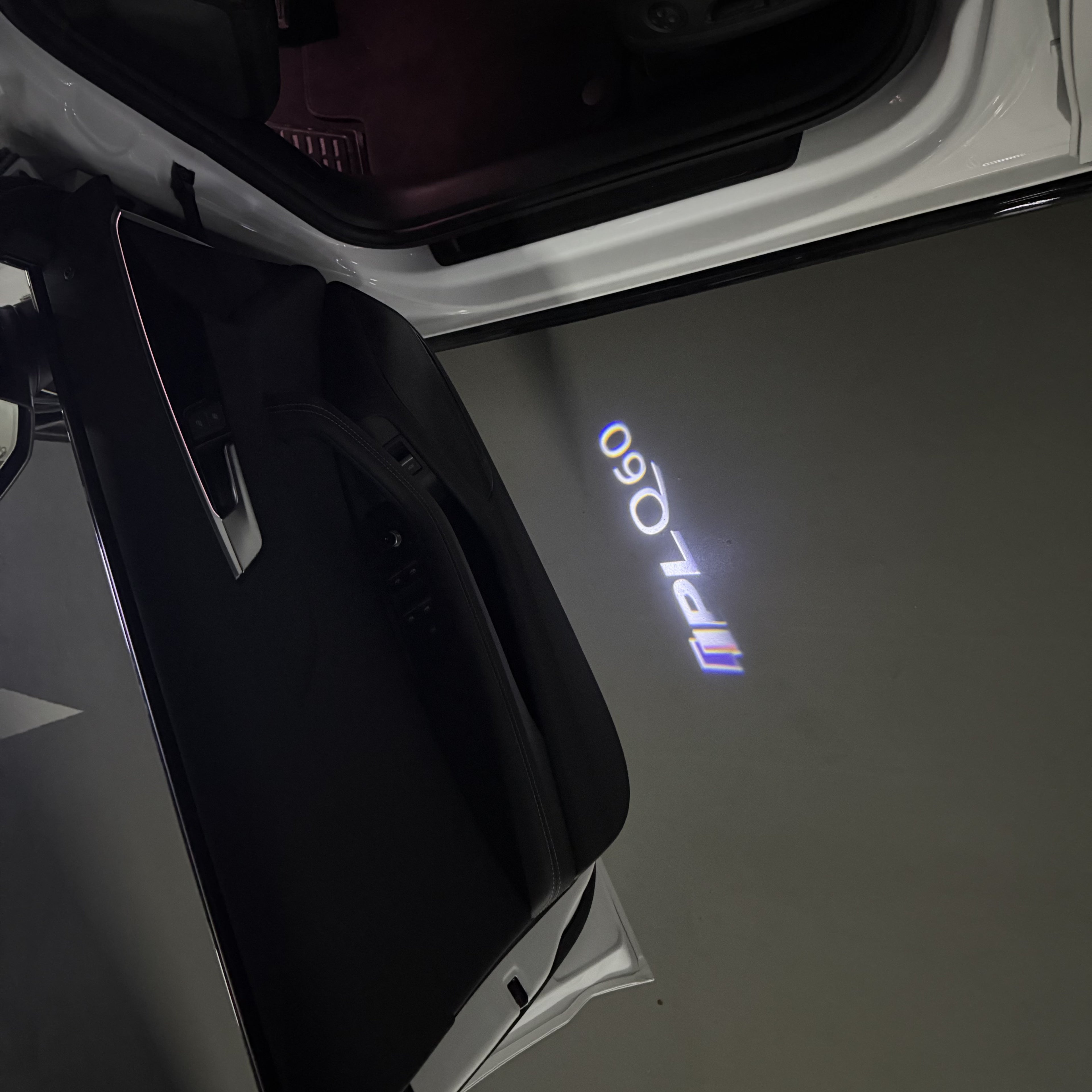 INFINITI  Q60 LOGO PROJECROTR LIGHTS  (quantity 1 = 1 sets/2 door lights)Nr.74A31