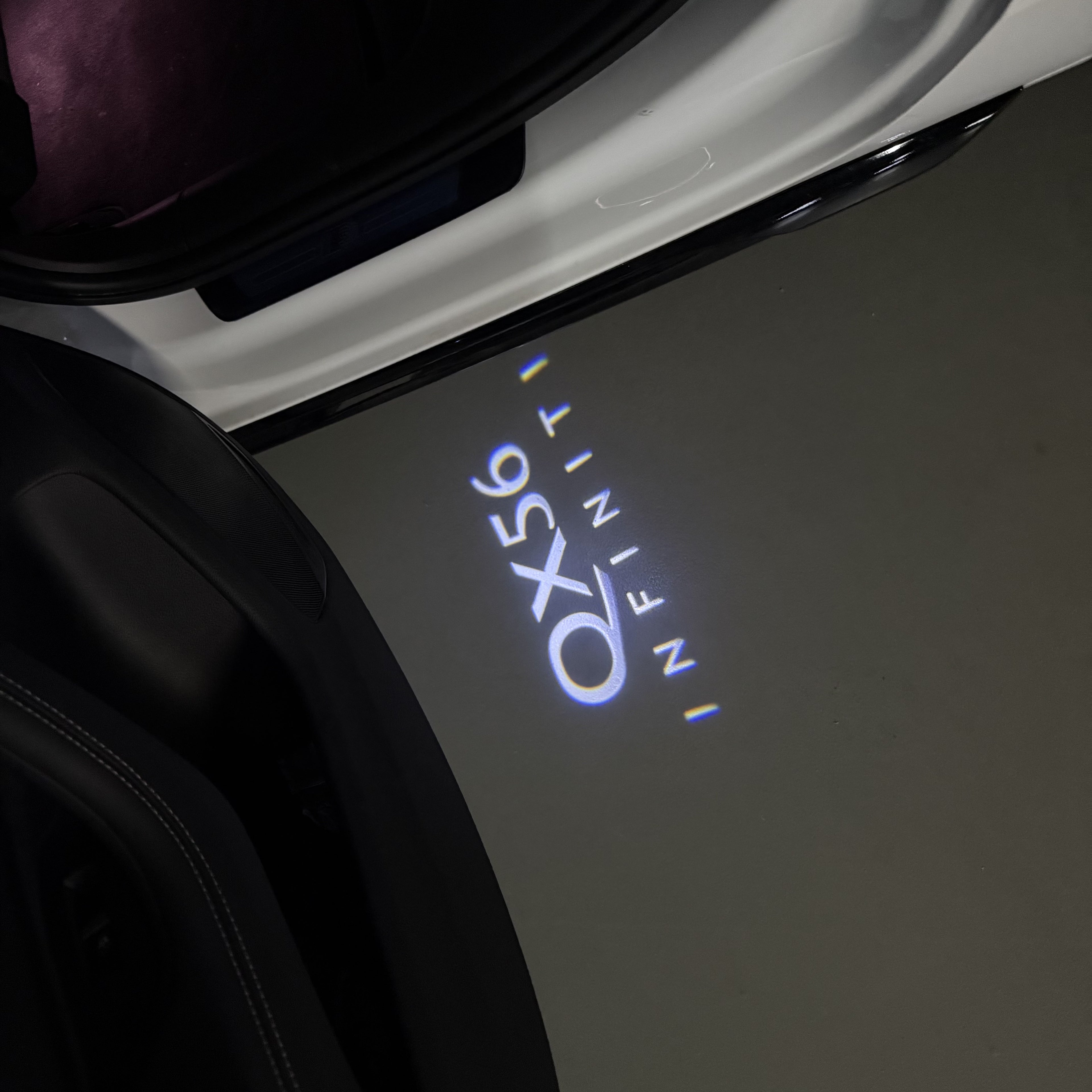 INFINITI  QX56 LOGO PROJECROTR LIGHTS  (quantity 1 = 1 sets/2 door lights)Nr.74A8