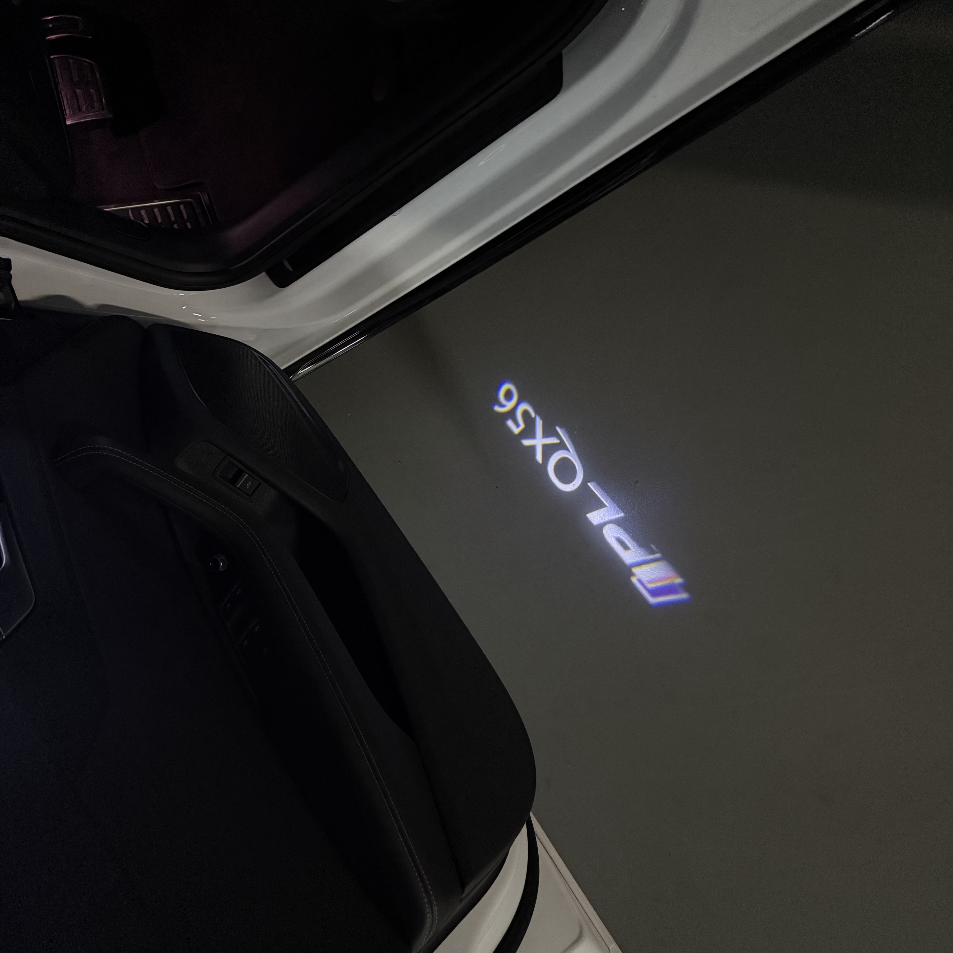 INFINITI  QX56 LOGO PROJECROTR LIGHTS  (quantity 1 = 1 sets/2 door lights)Nr.74A6