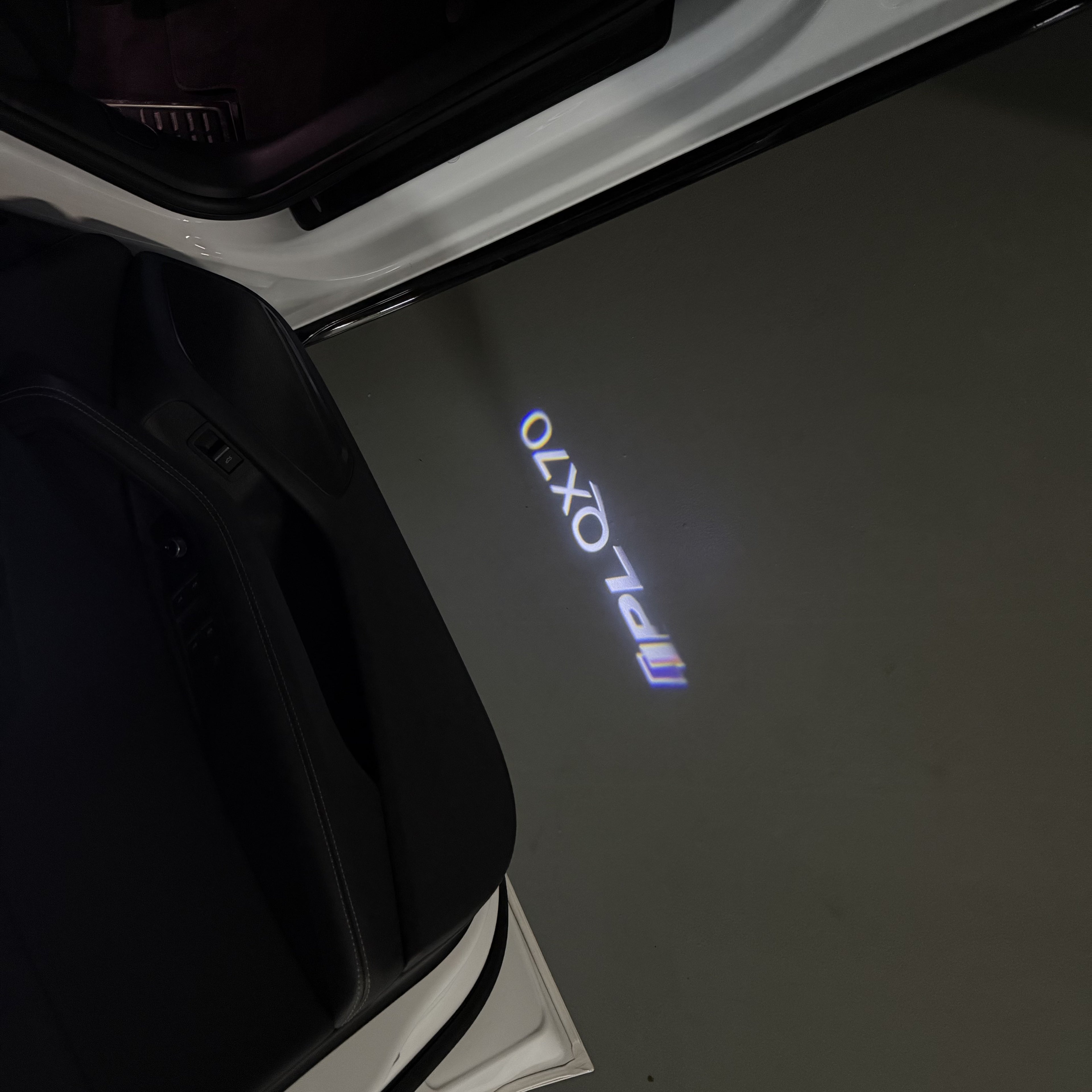 INFINITI  QX70 LOGO PROJECROTR LIGHTS  (quantity 1 = 1 sets/2 door lights)Nr.74A26