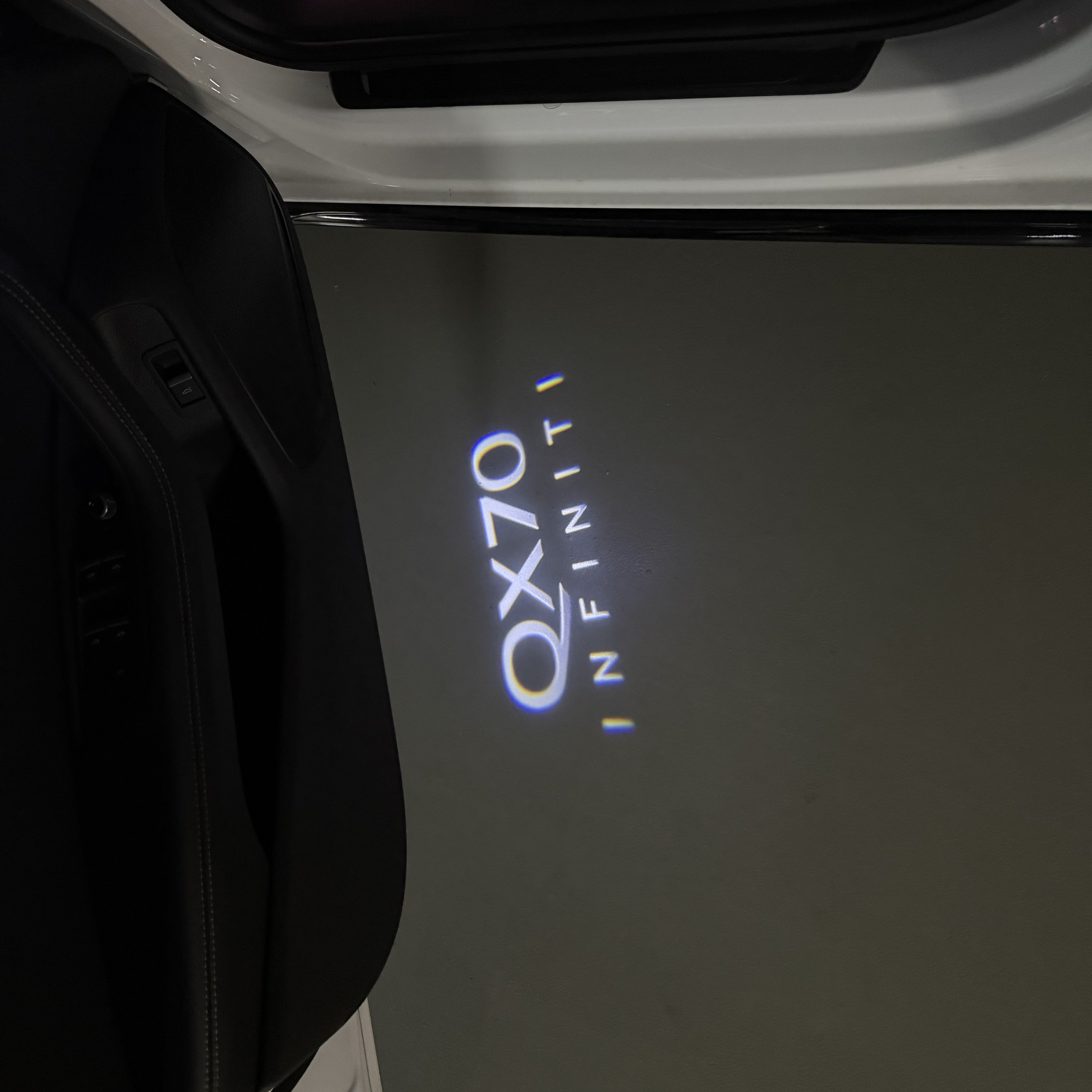 INFINITI  QX70 LOGO PROJECROTR LIGHTS  (quantity 1 = 1 sets/2 door lights)Nr.74A28