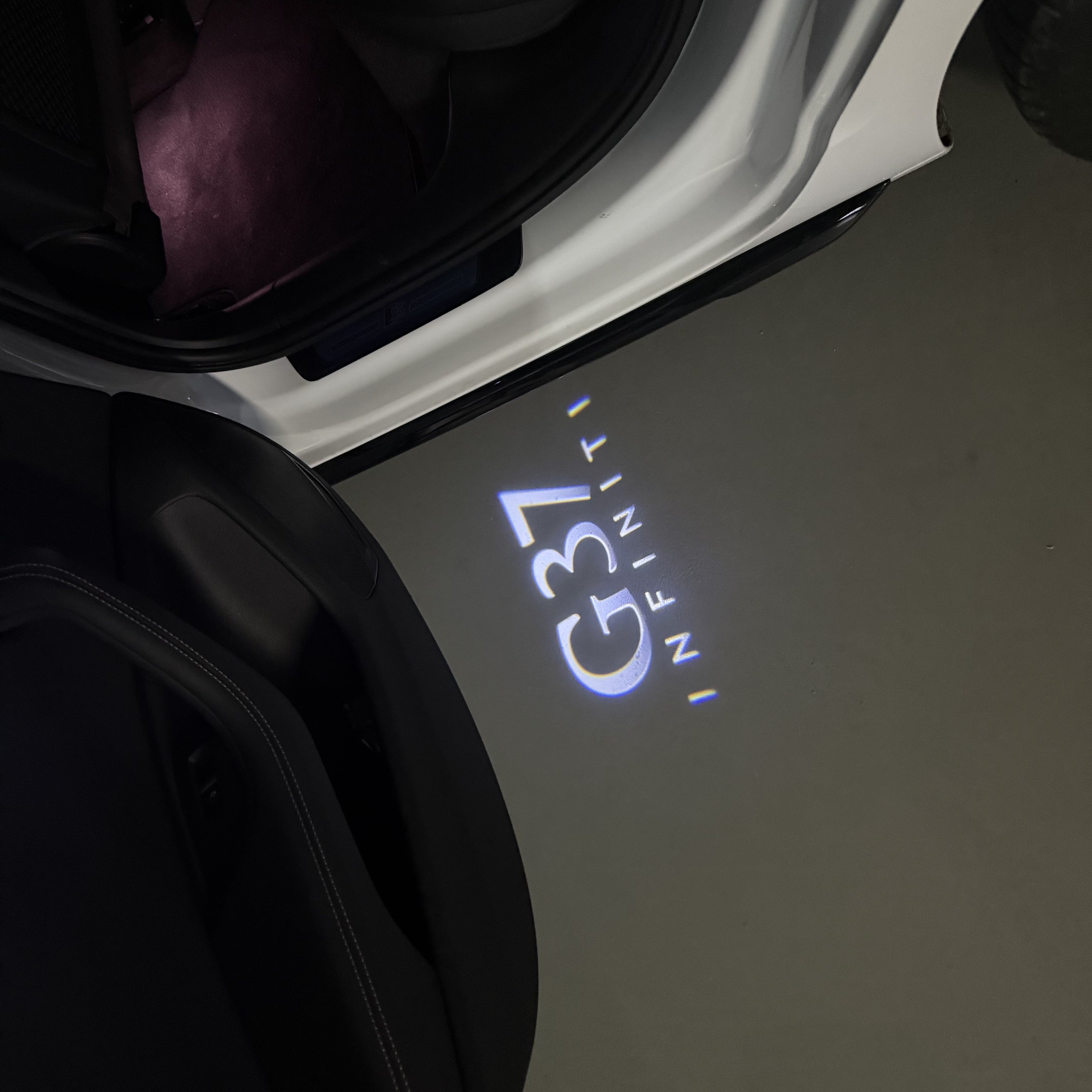 INFINITI  G37 LOGO PROJECROTR LIGHTS  (quantity 1 = 1 sets/2 door lights)Nr.74A62