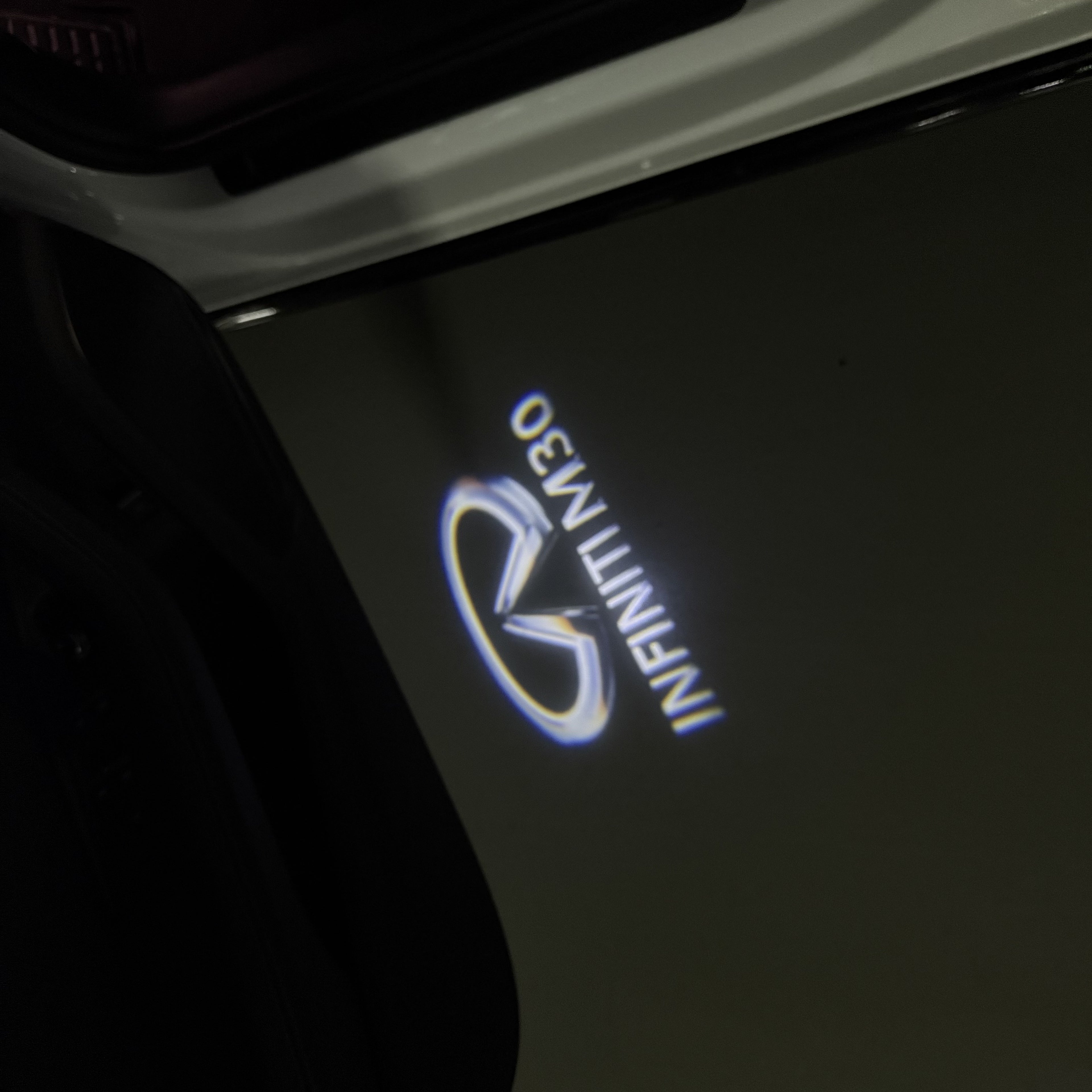 INFINITI   M30 LOGO PROJECROTR LIGHTS  (quantity 1 = 1 sets/2 door lights)Nr.74A98