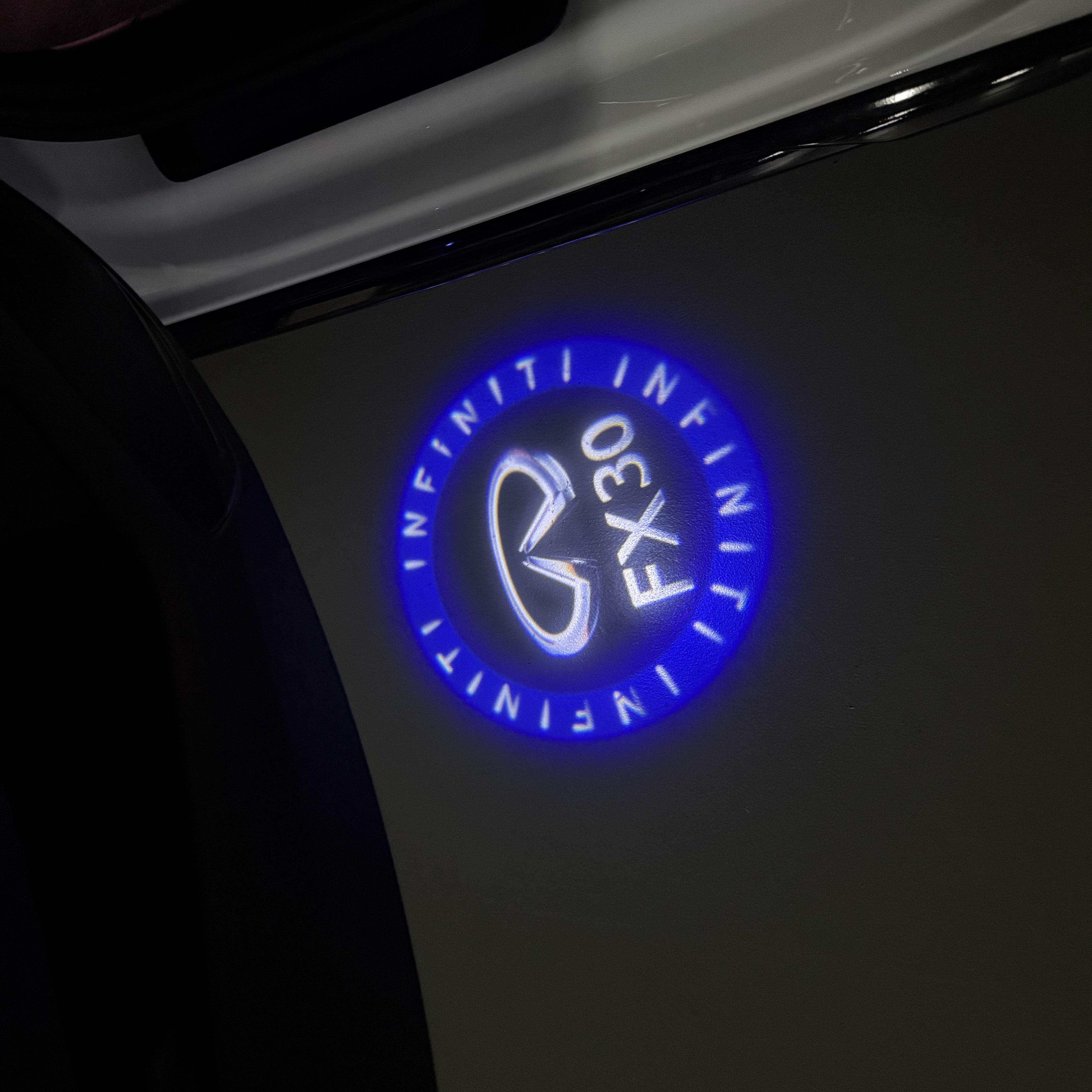 INFINITI   FX30 LOGO PROJECROTR LIGHTS  (quantity 1 = 1 sets/2 door lights)Nr.74A84