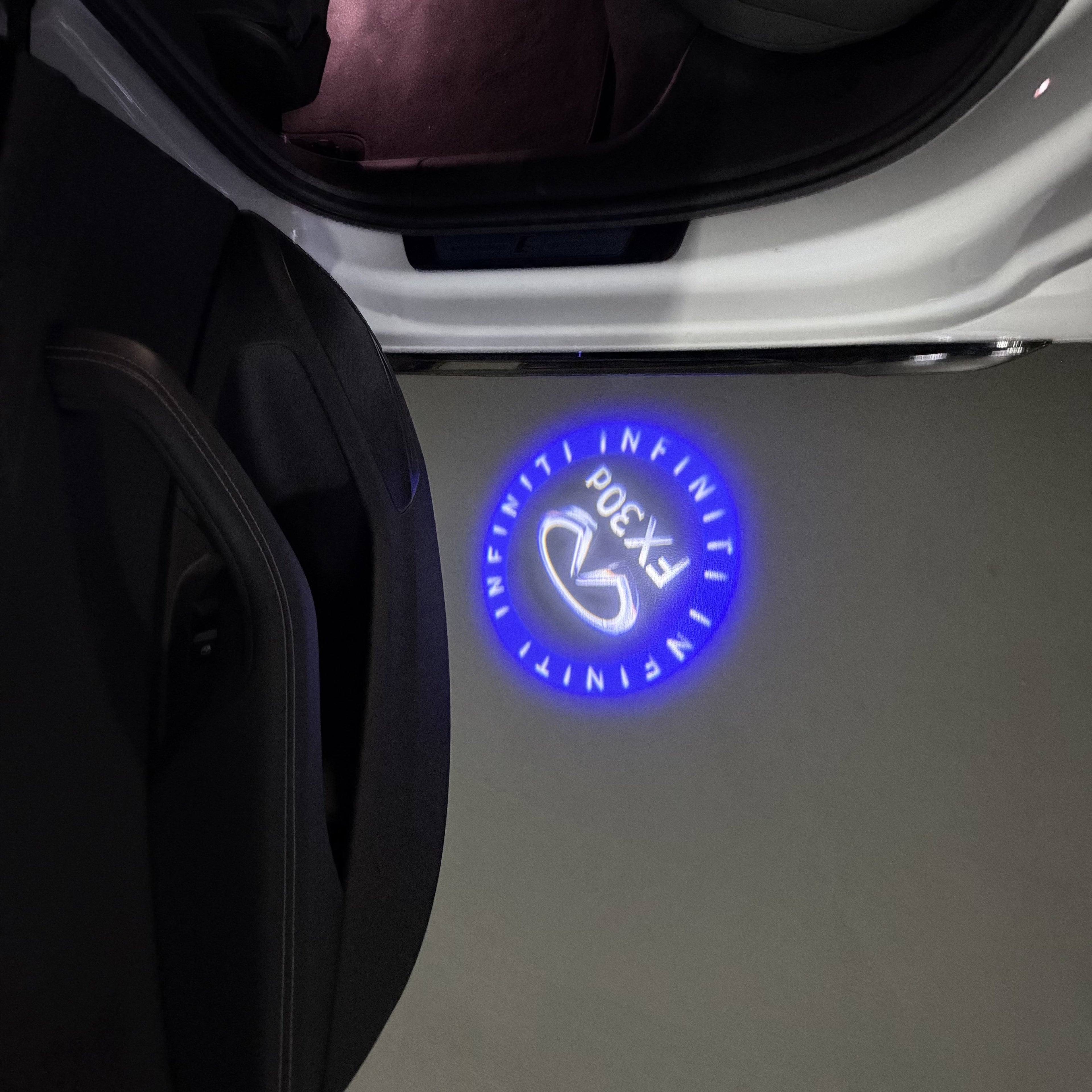 INFINITI  FX30d LOGO PROJECROTR LIGHTS  (quantity 1 = 1 sets/2 door lights)Nr.74A79